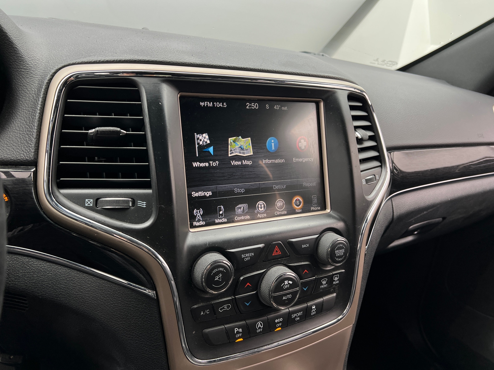 Thumbnail: 2016 Jeep Grand Cherokee - 3