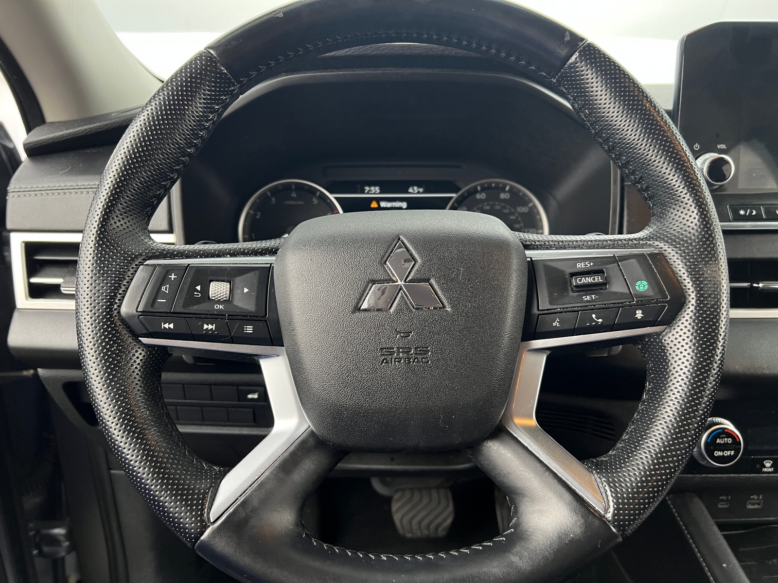 Thumbnail: 2022 Mitsubishi Outlander - 4