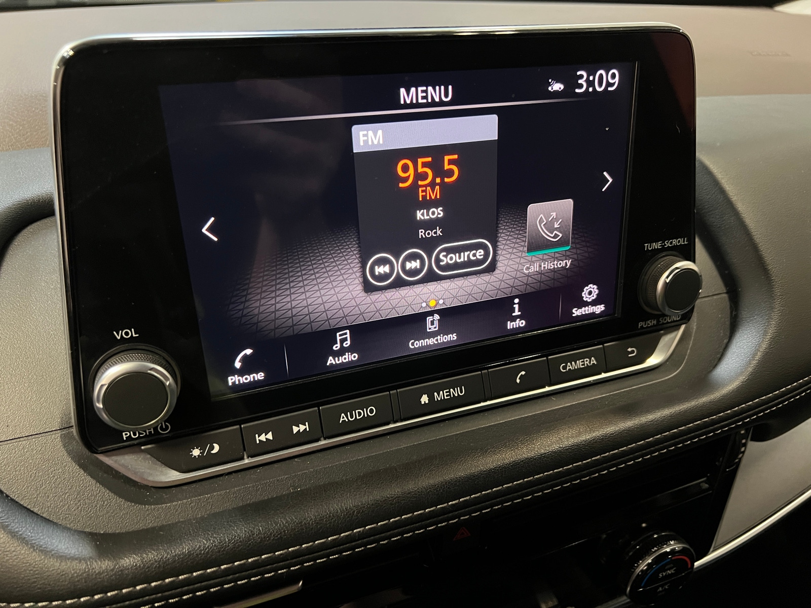 Thumbnail: 2022 Nissan Rogue - 4