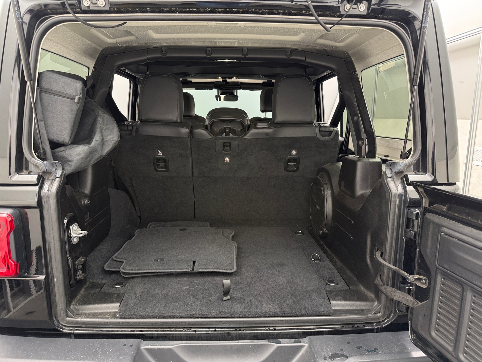 Thumbnail: 2019 Jeep Wrangler - 6