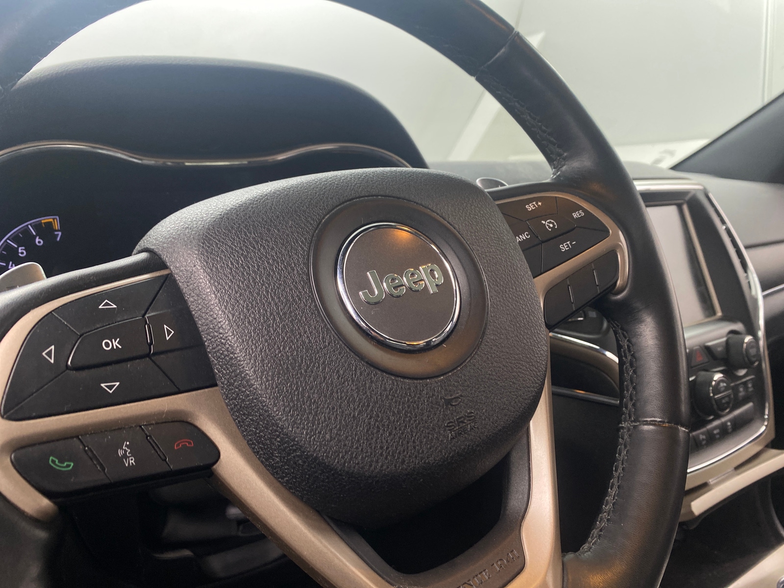 Thumbnail: 2015 Jeep Grand Cherokee - 4