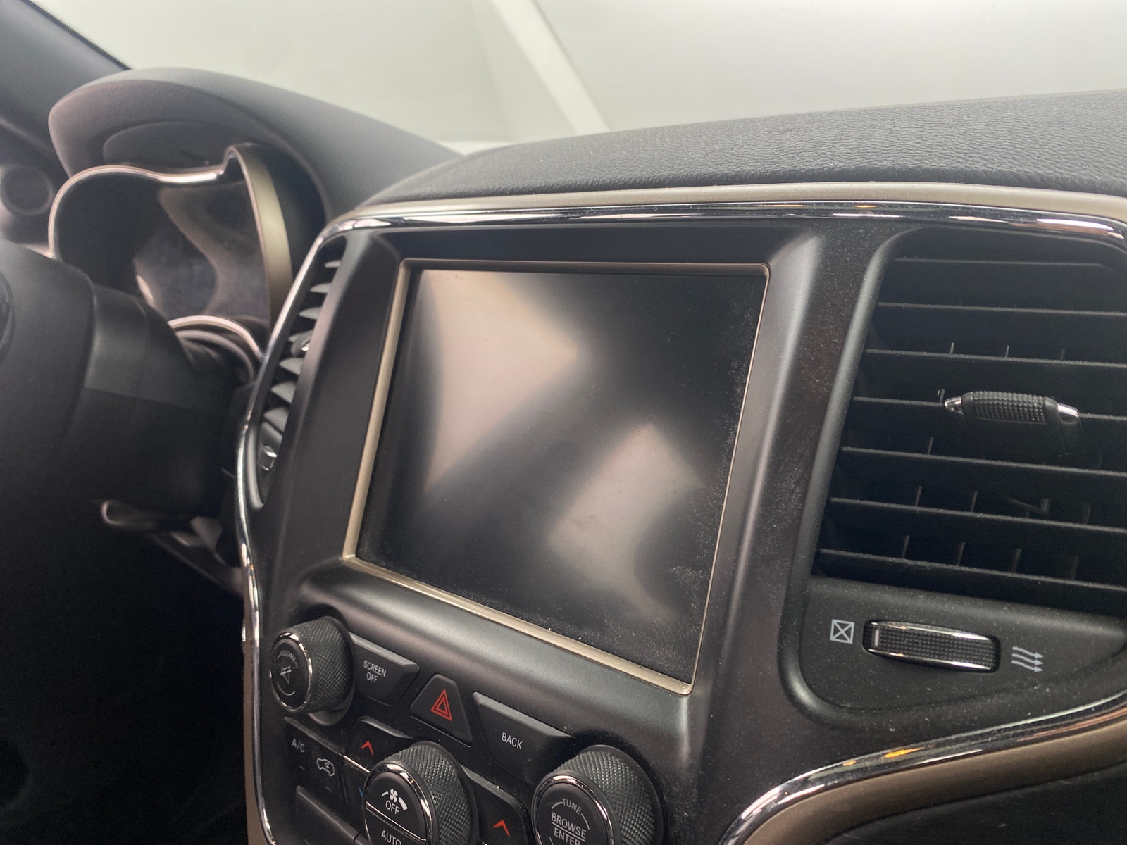 Thumbnail: 2015 Jeep Grand Cherokee - 3