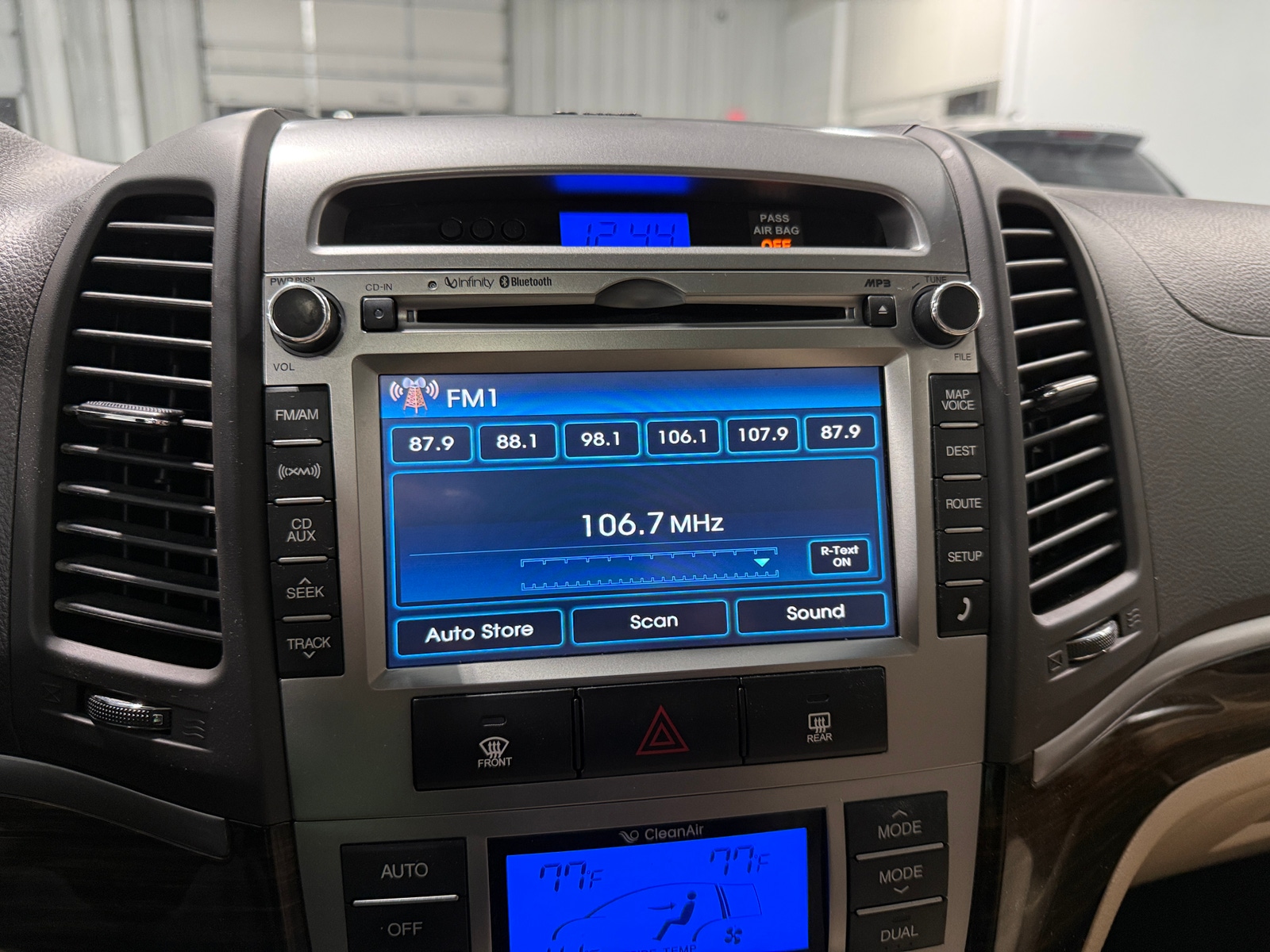 Thumbnail: 2012 Hyundai Santa Fe - 3