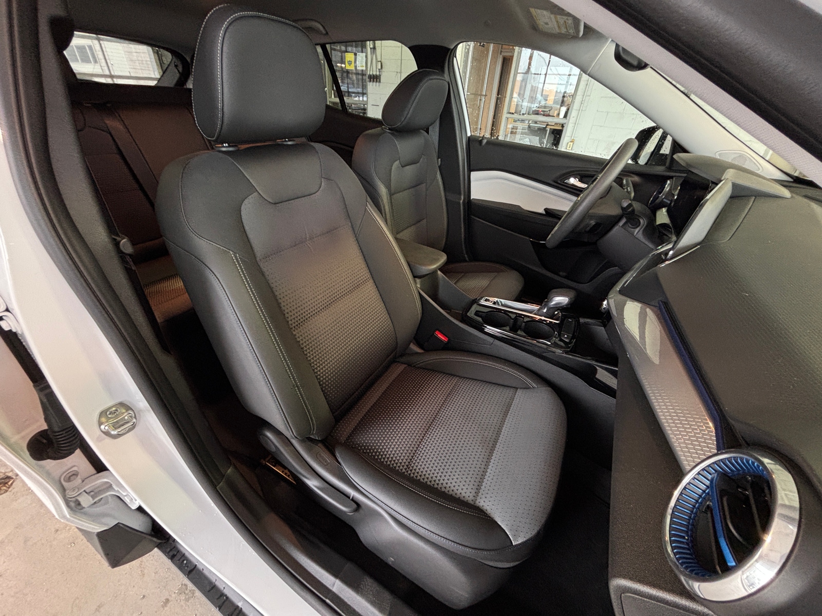 Thumbnail: 2025 Chevrolet Trax - 2