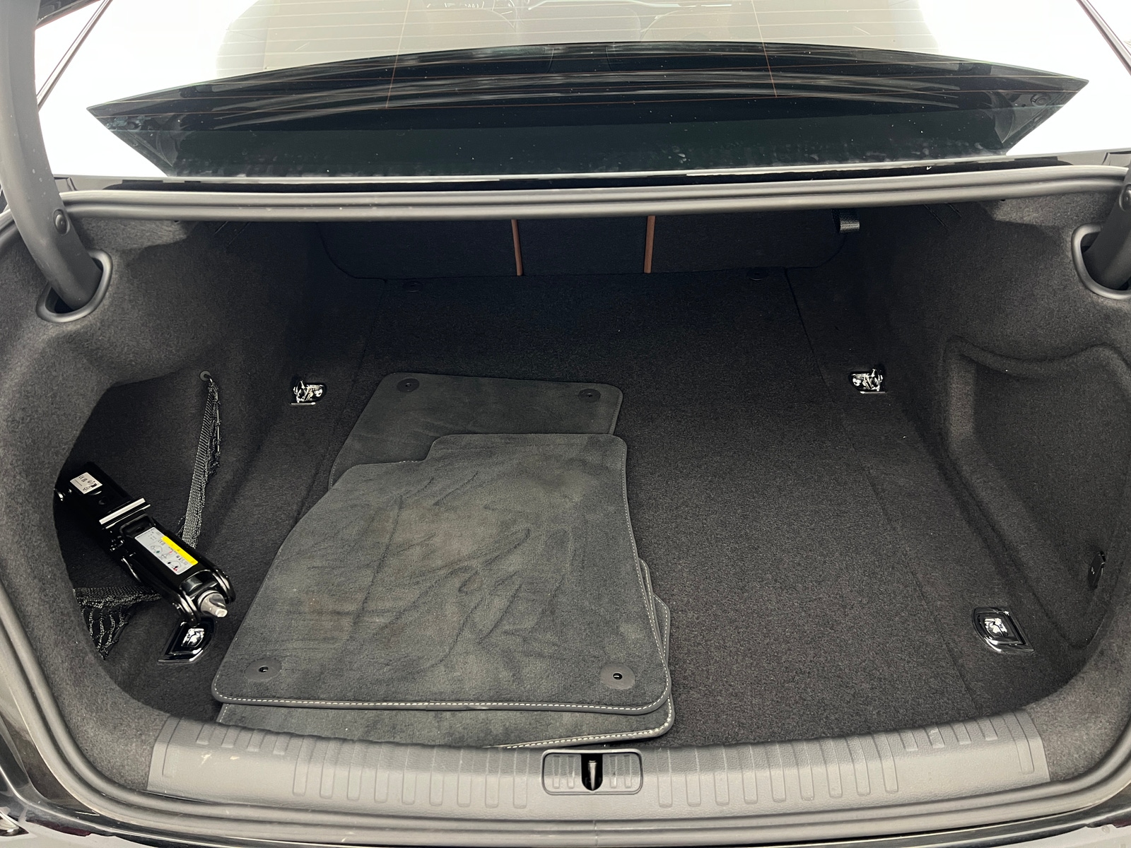 Thumbnail: 2025 Audi A6 - 6