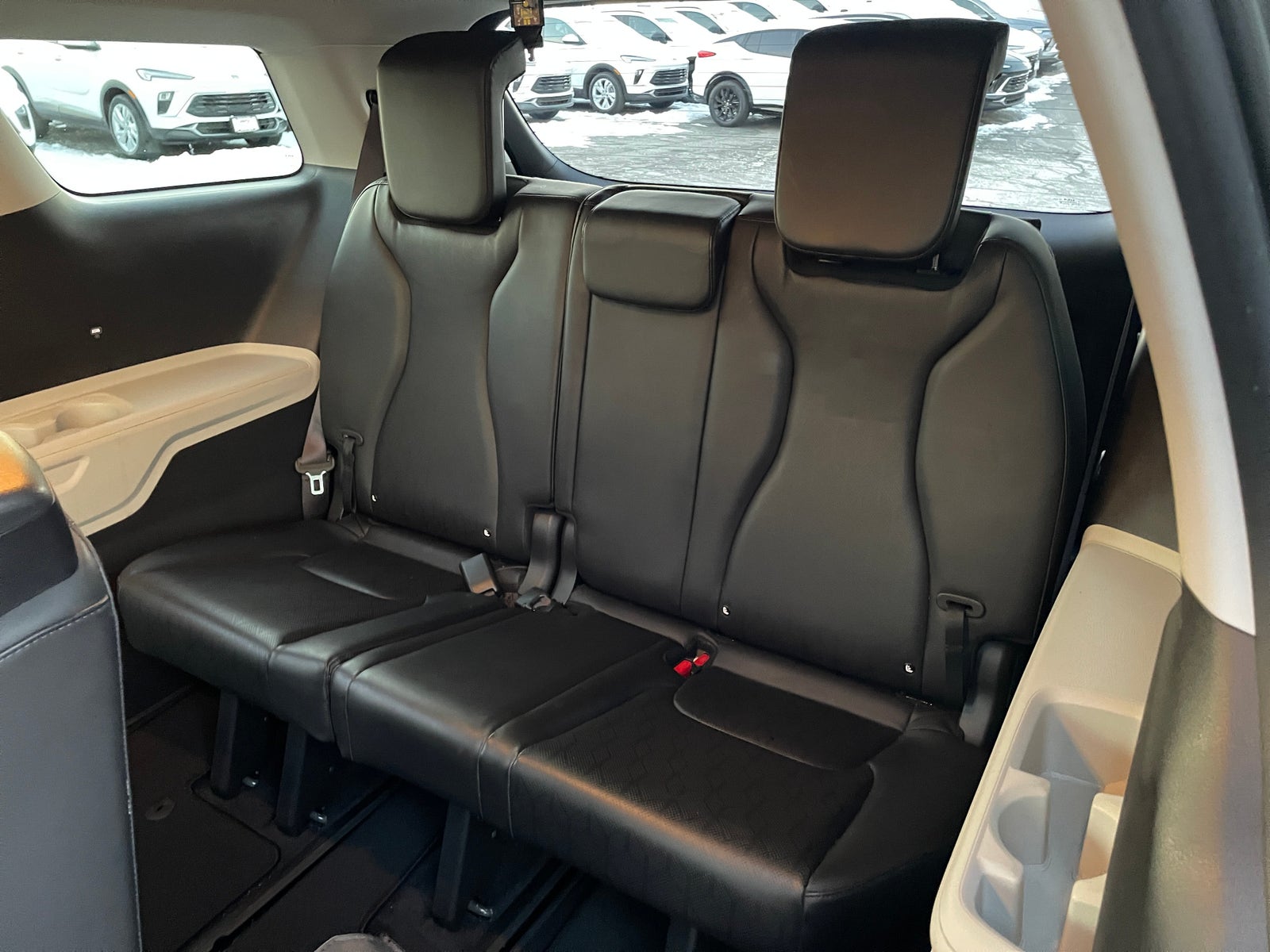 Thumbnail: 2023 Kia Carnival - 5