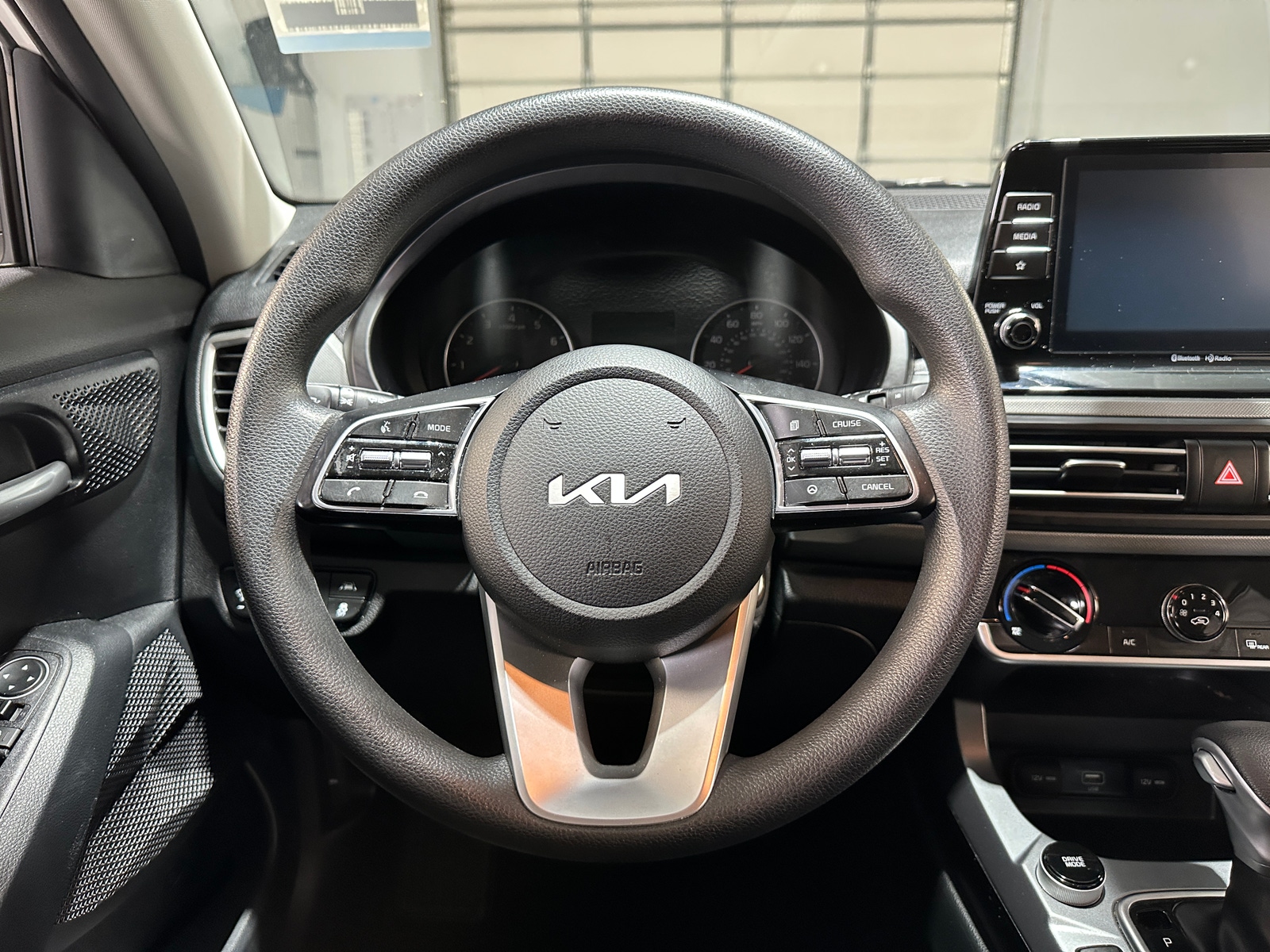 Thumbnail: 2023 Kia Seltos - 5