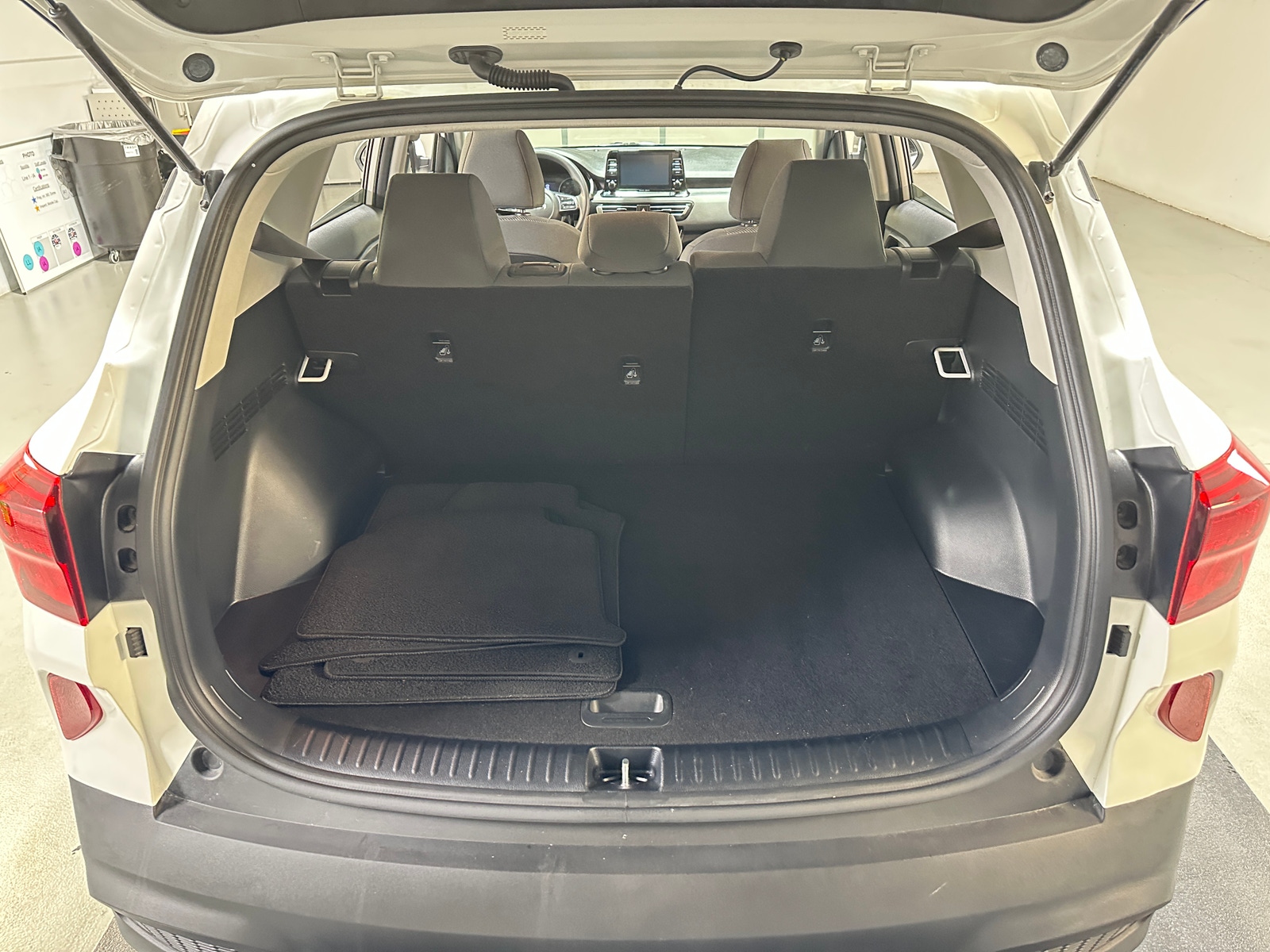 Thumbnail: 2023 Kia Seltos - 7