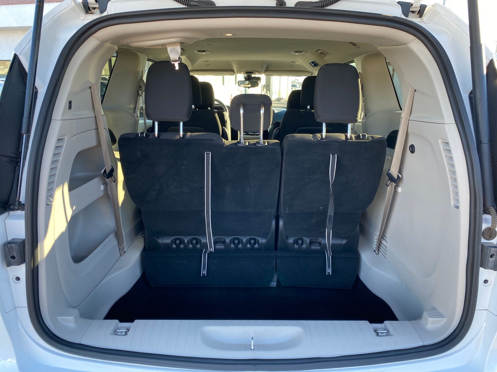 Thumbnail: 2024 Chrysler Voyager - 7