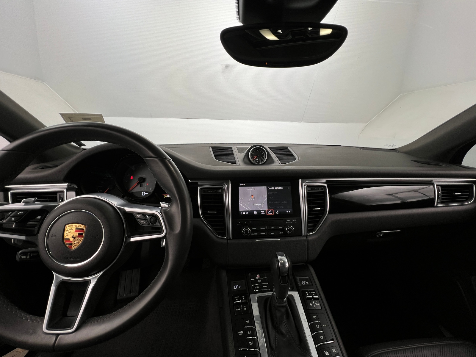 Thumbnail: 2018 Porsche Macan - 2