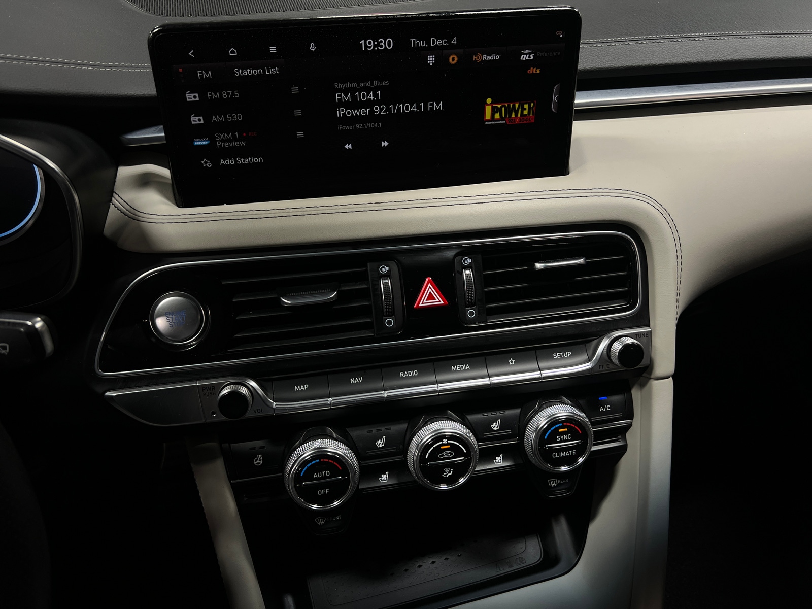 Thumbnail: 2022 Genesis G70 - 3