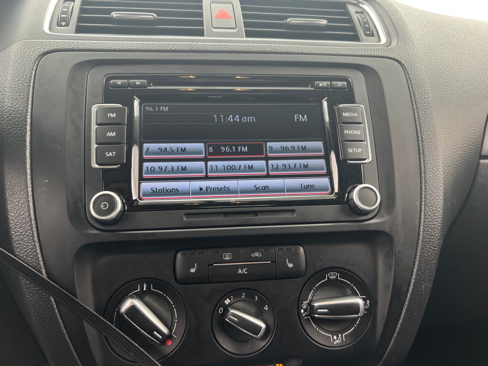 Thumbnail: 2013 Volkswagen Jetta - 3