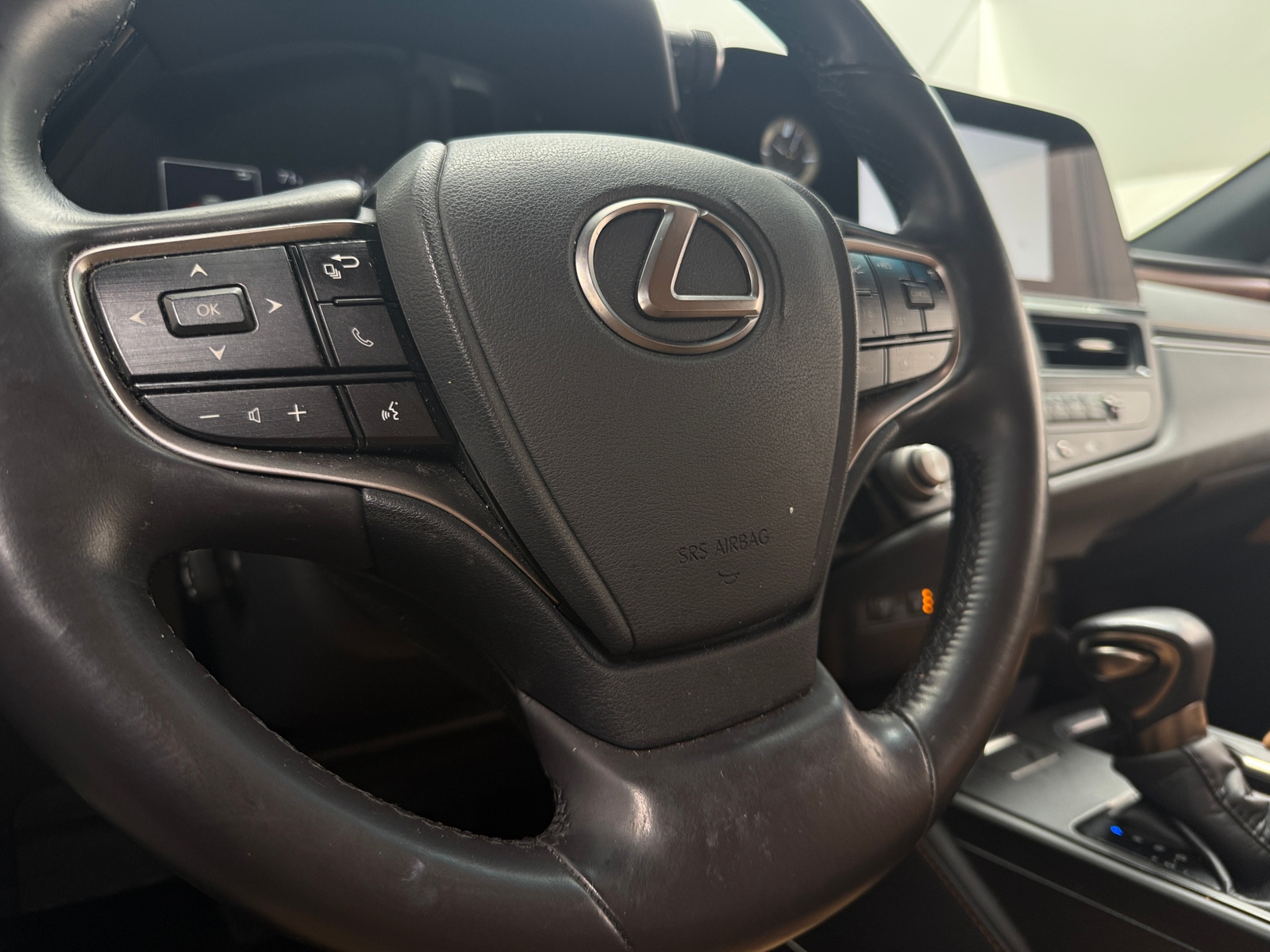 Thumbnail: 2024 Lexus ES - 4