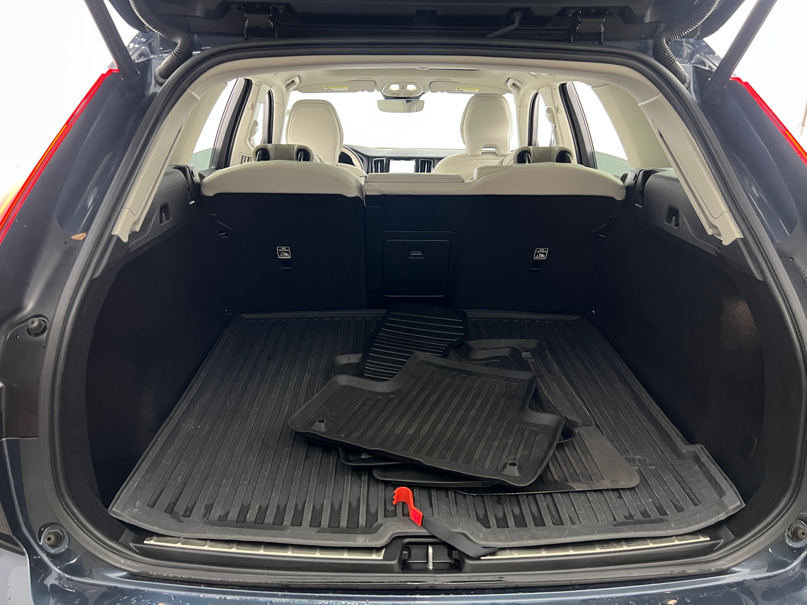 Thumbnail: 2023 Volvo XC60 - 6