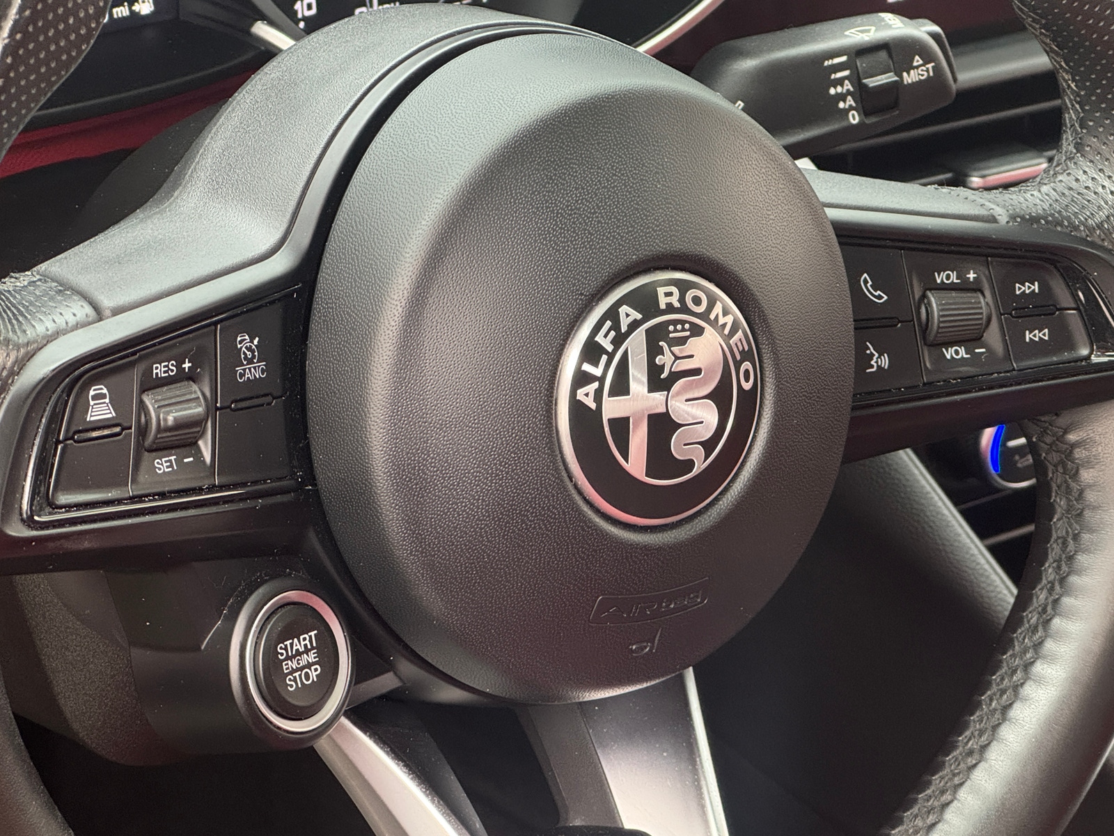 Thumbnail: 2021 Alfa Romeo Giulia - 4