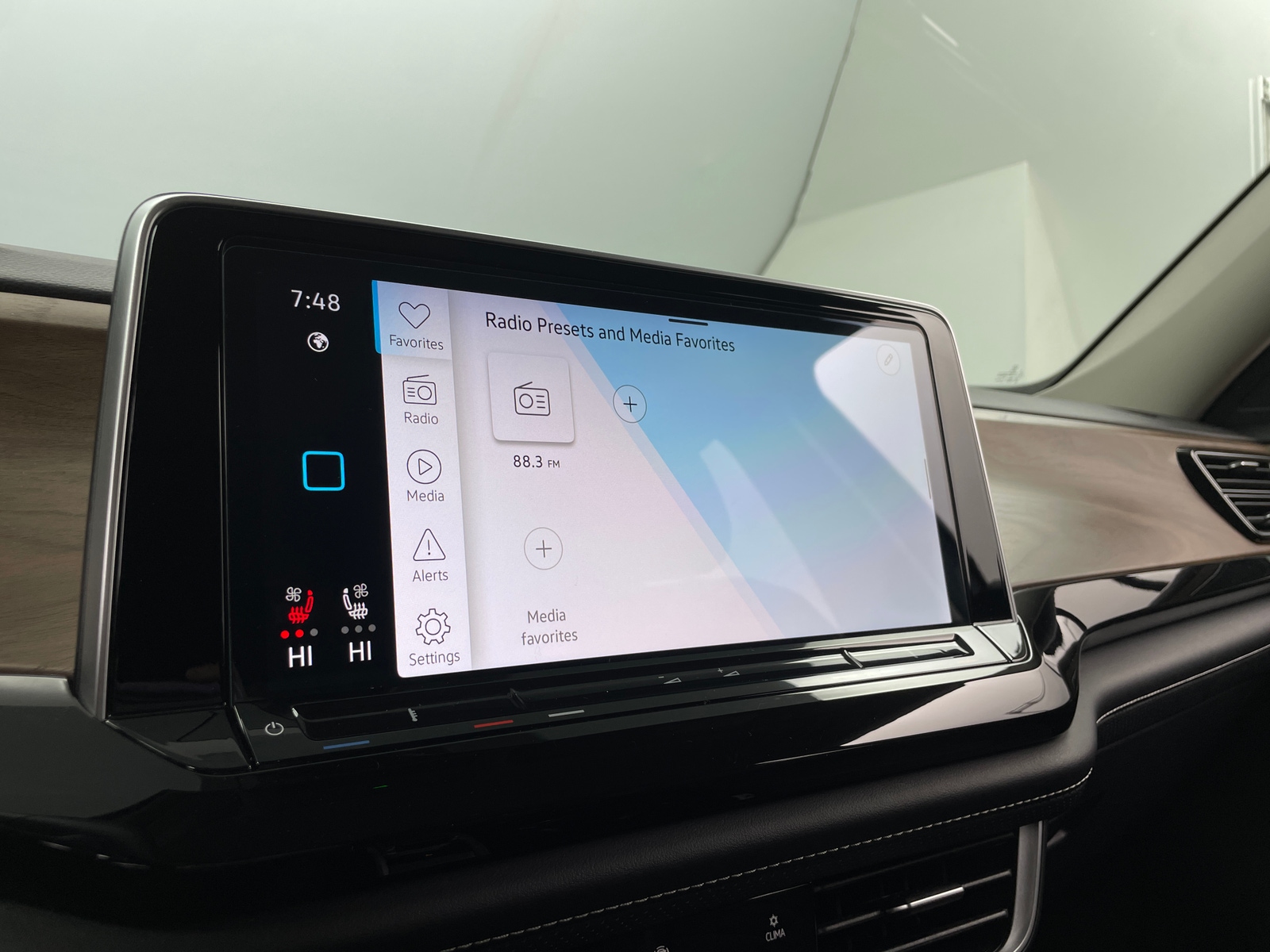 Thumbnail: 2024 Volkswagen Atlas - 3