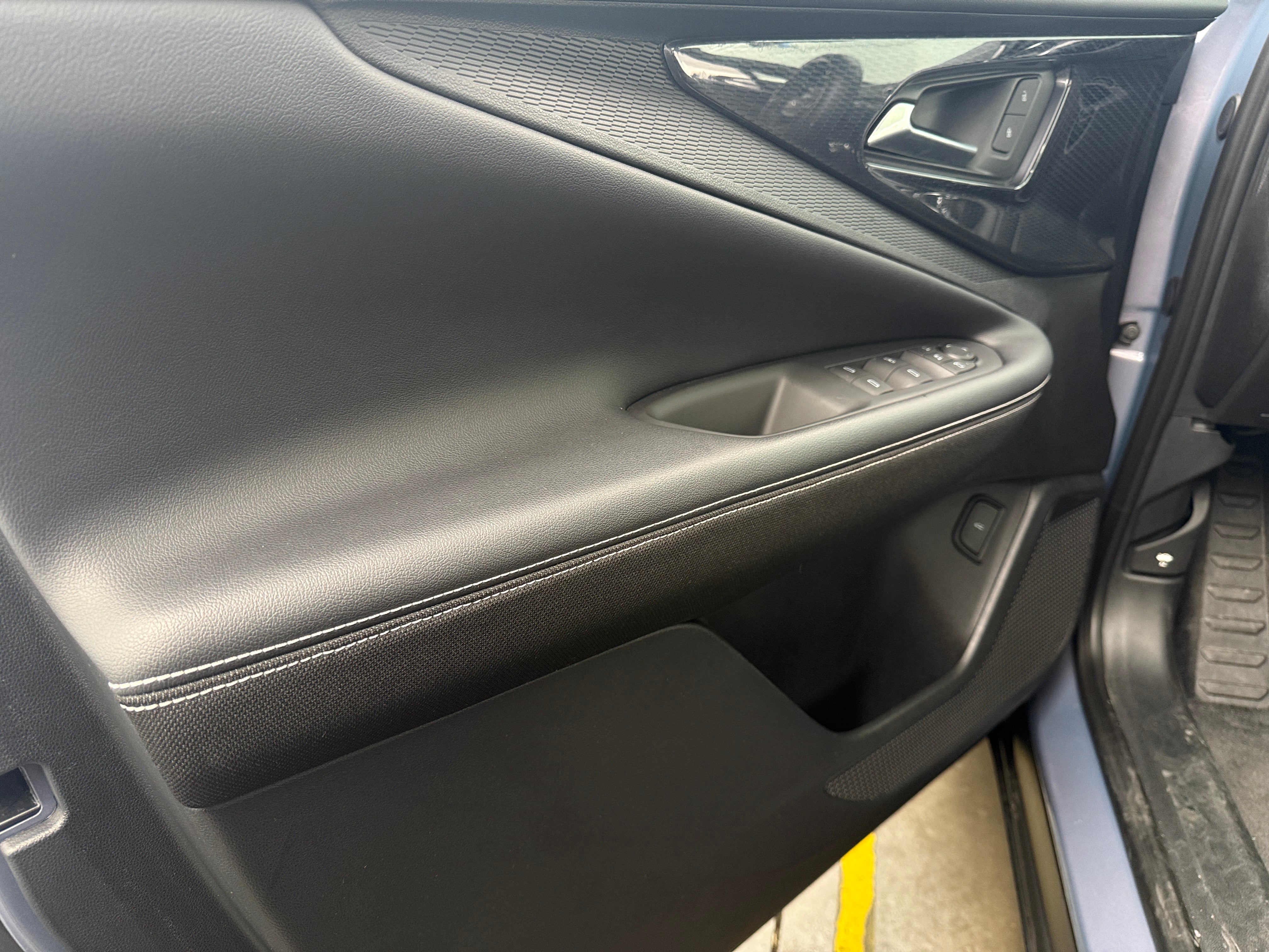 Used 2024 Chevrolet Blazer EV LT with VIN 3GNKDBRJ8RS266772 for sale in Oak Creek, WI