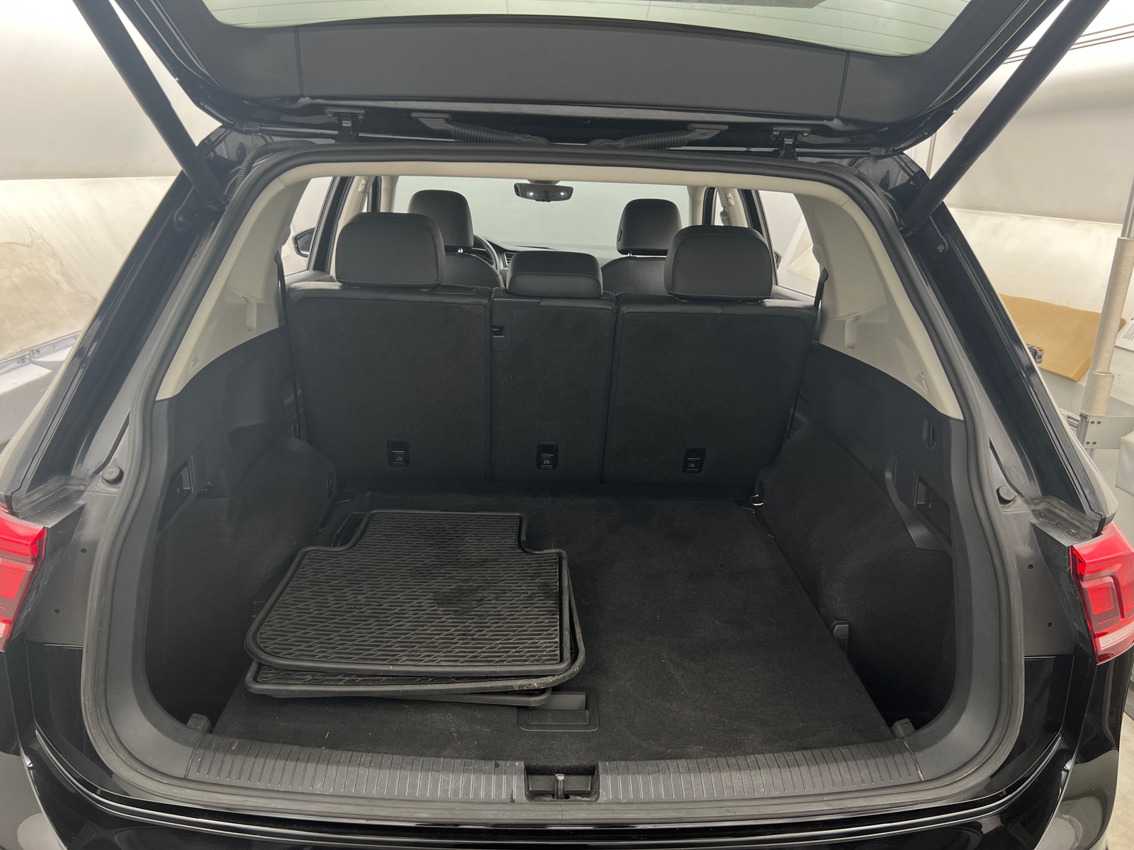 Thumbnail: 2020 Volkswagen Tiguan - 6