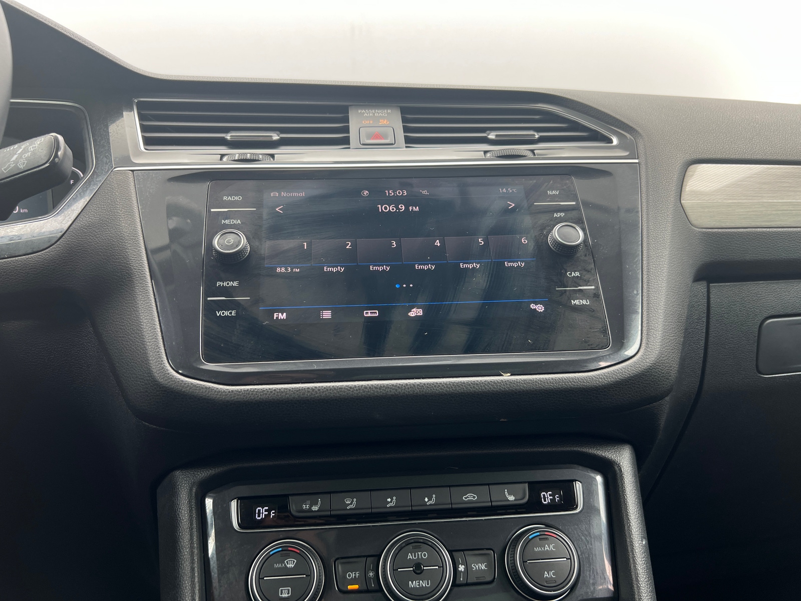 Thumbnail: 2020 Volkswagen Tiguan - 3