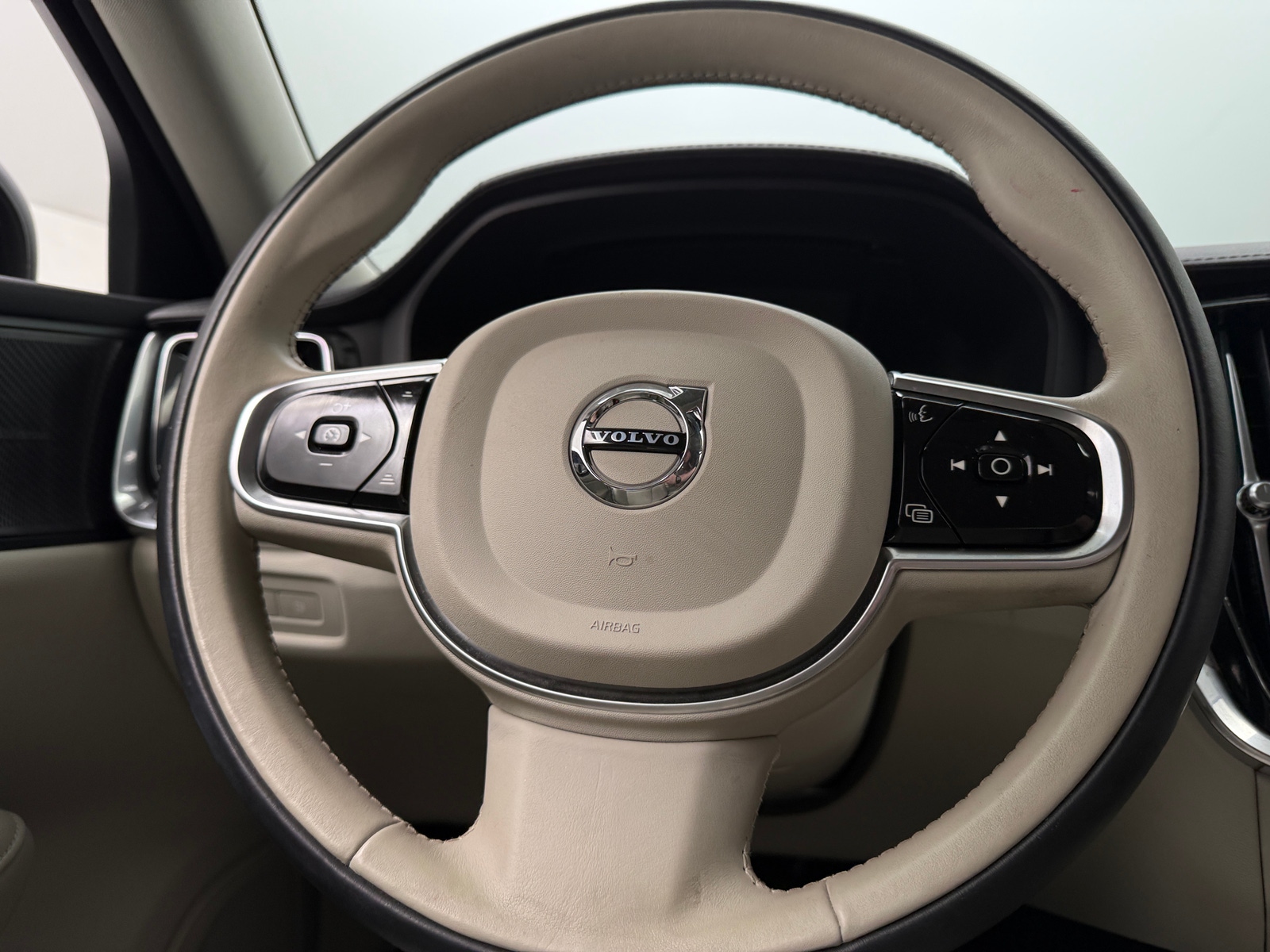 Thumbnail: 2024 Volvo S60 - 4