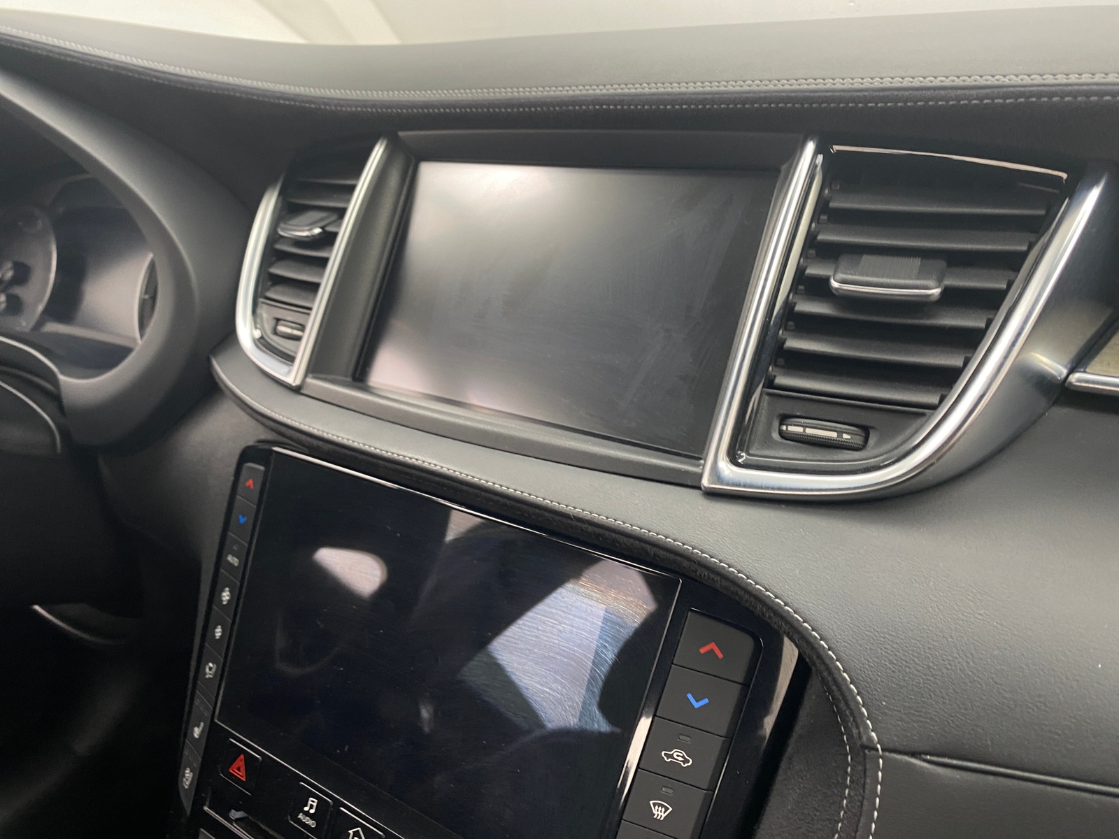 Thumbnail: 2019 INFINITI QX50 - 3