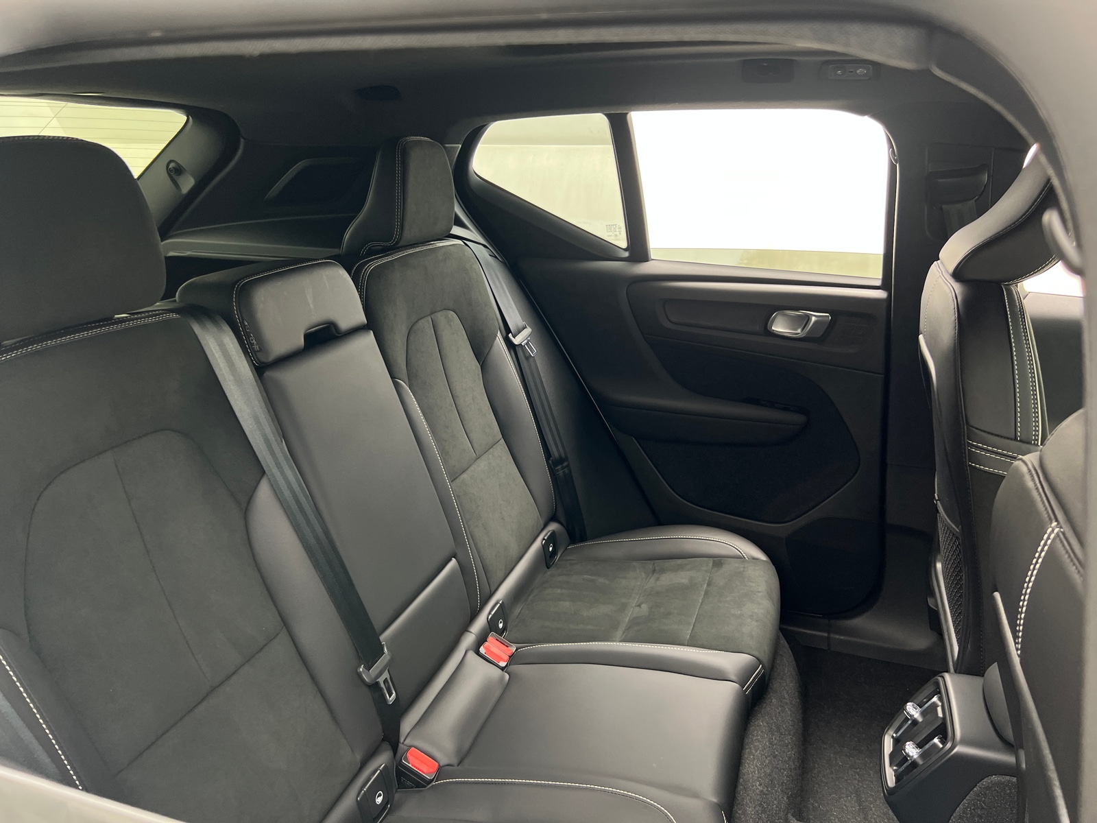 Thumbnail: 2022 Volvo XC40 - 5