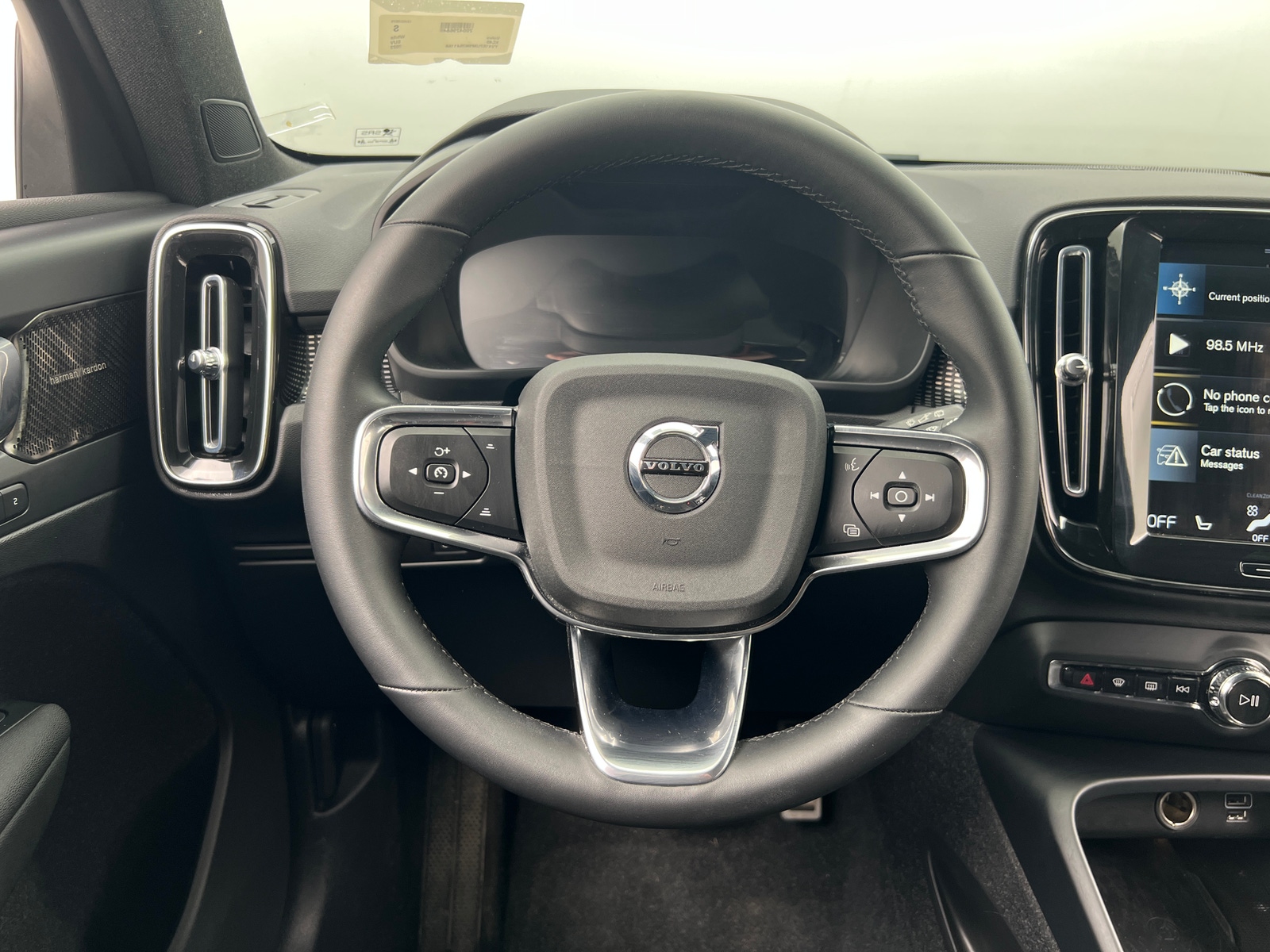 Thumbnail: 2022 Volvo XC40 - 4