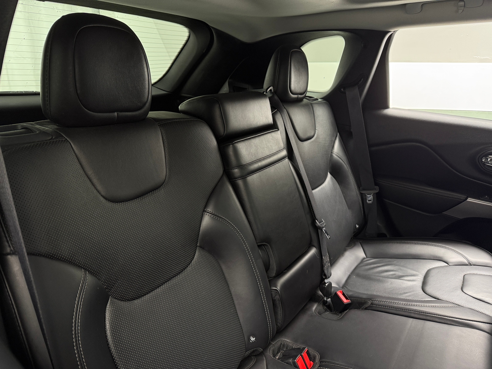 Thumbnail: 2019 Jeep Cherokee - 5