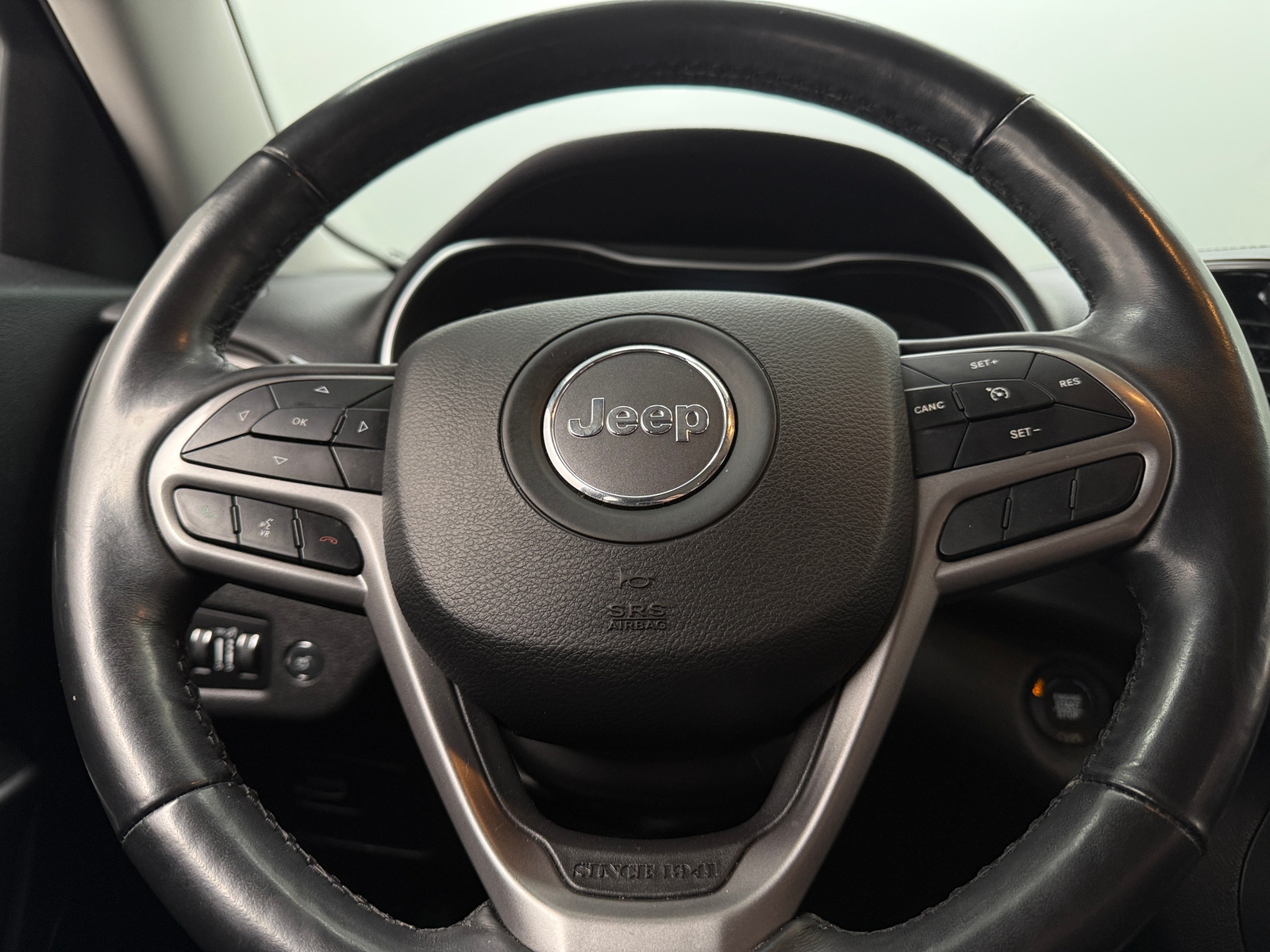 Thumbnail: 2019 Jeep Cherokee - 4