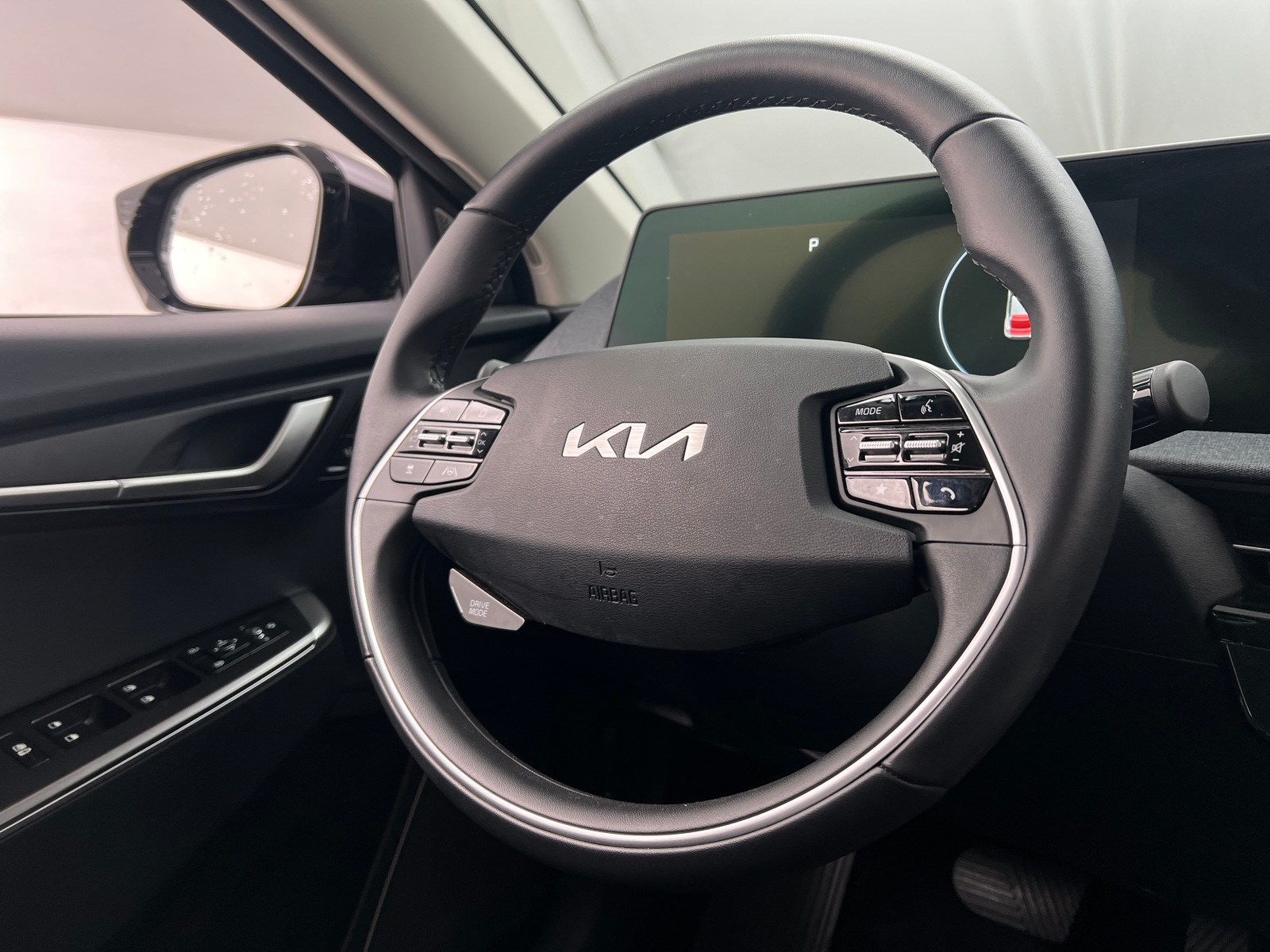 Thumbnail: 2023 Kia EV6 - 4
