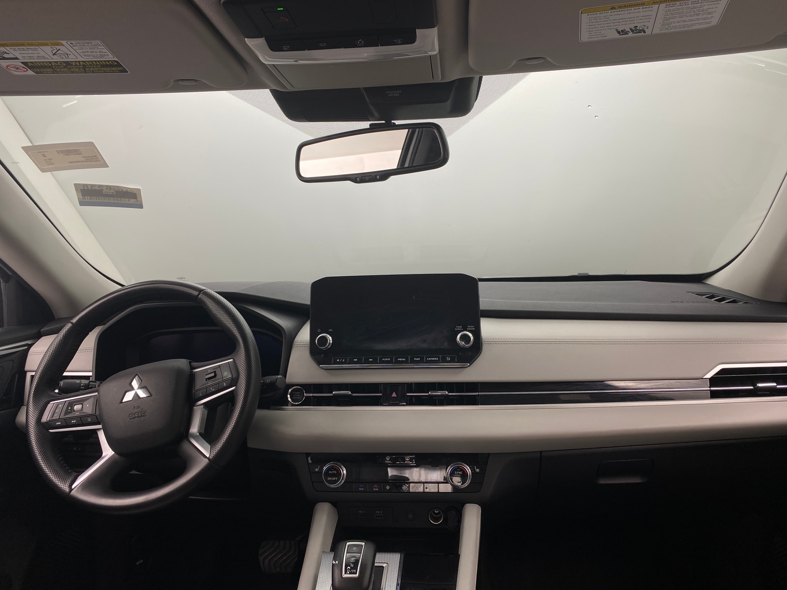 Thumbnail: 2024 Mitsubishi Outlander - 2