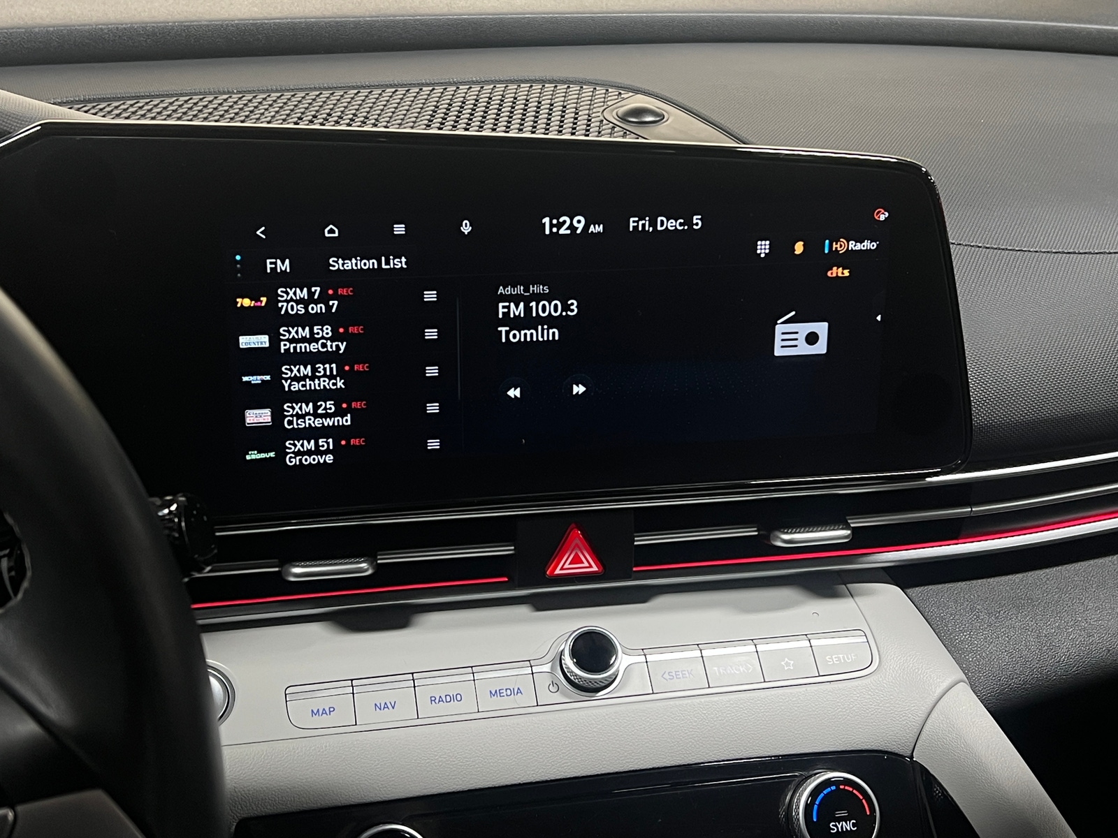 Thumbnail: 2024 Hyundai Elantra - 3