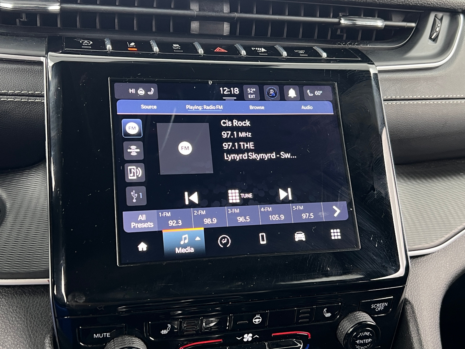 Thumbnail: 2024 Jeep Grand Cherokee L - 4