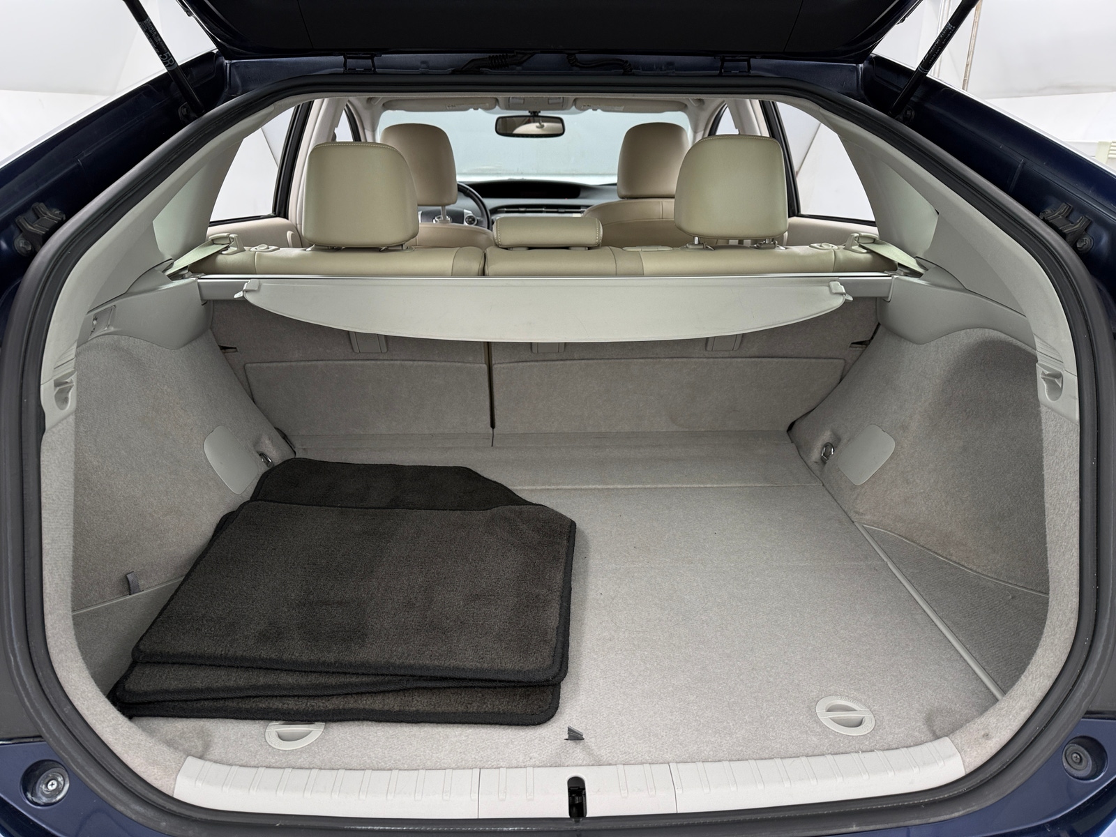 Thumbnail: 2012 Toyota Prius - 7