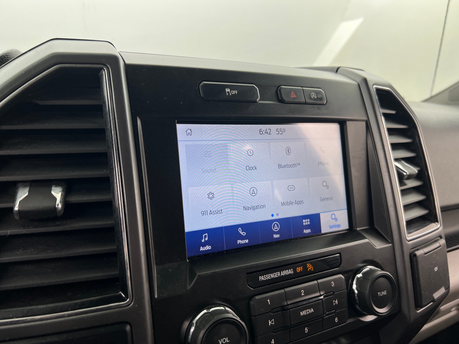 Thumbnail: 2020 Ford Econoline - 4