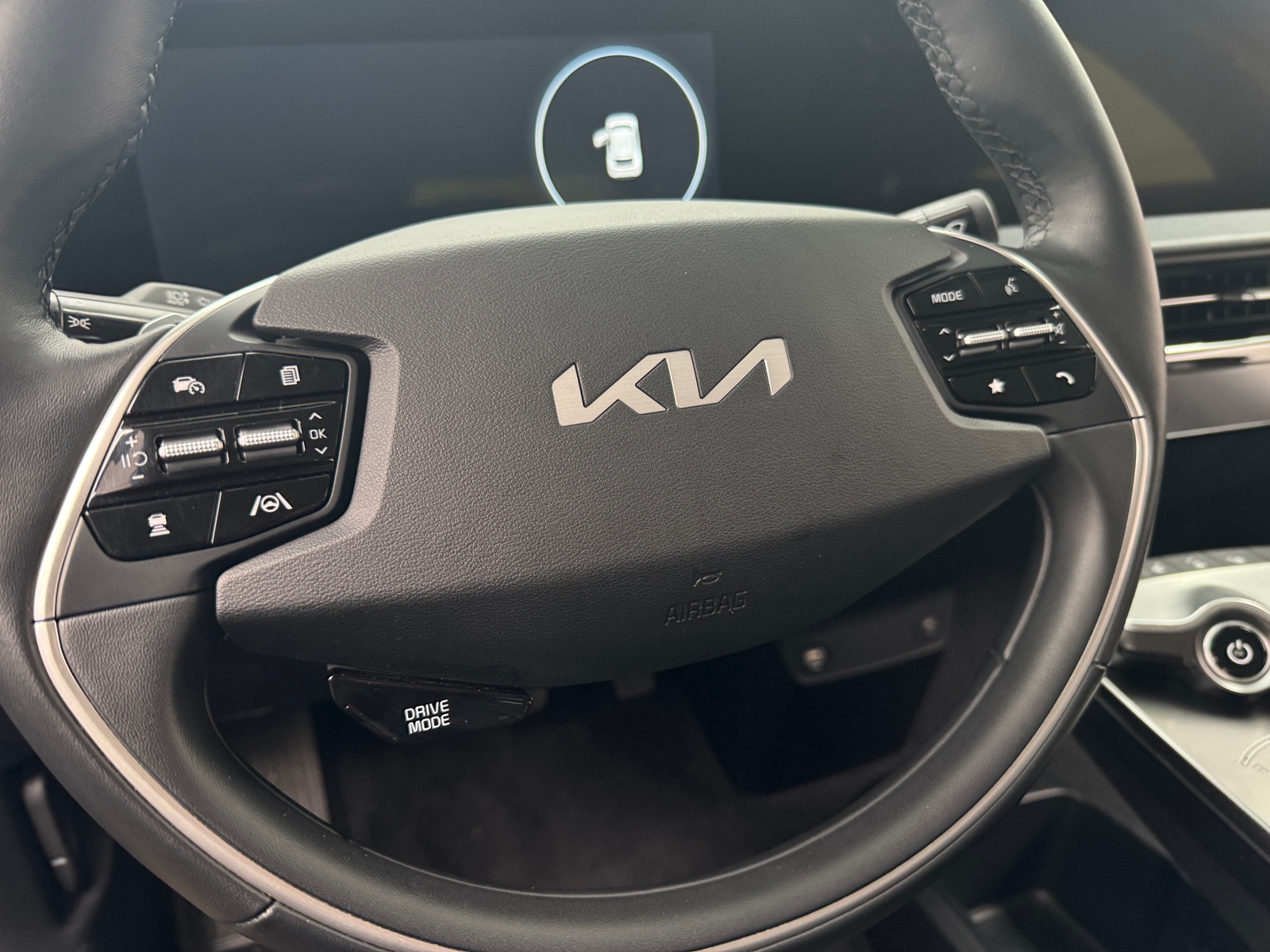 Thumbnail: 2022 Kia EV6 - 4