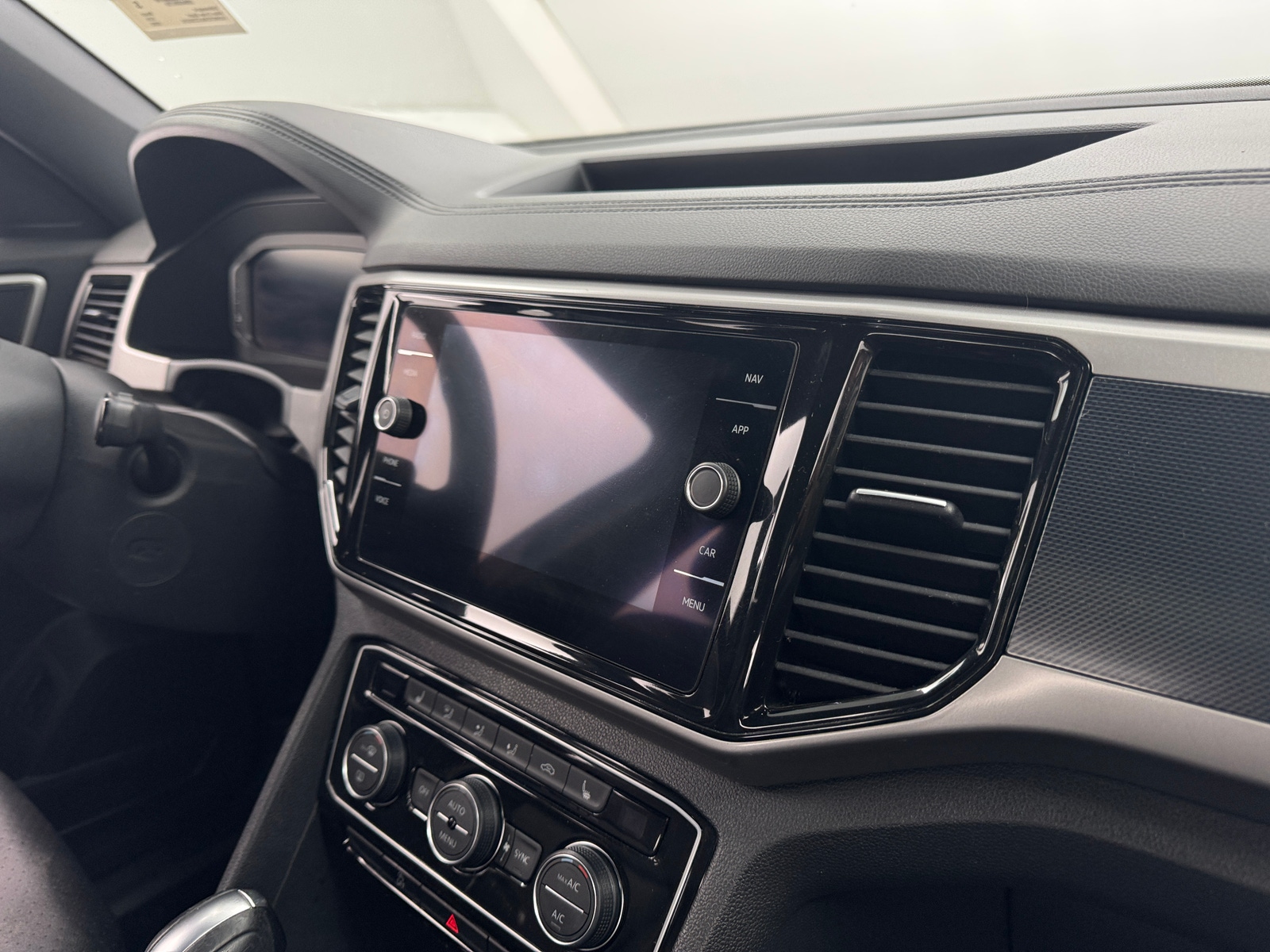 Thumbnail: 2020 Volkswagen Atlas - 3