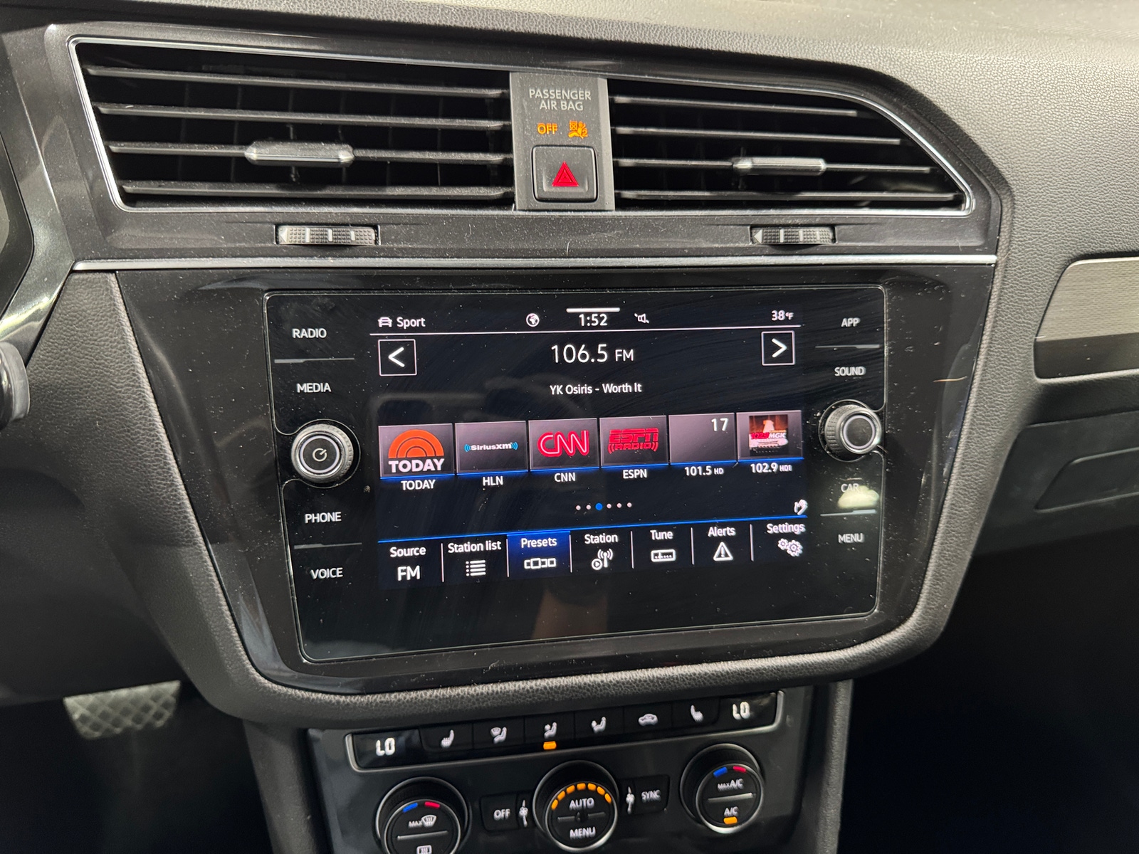 Thumbnail: 2021 Volkswagen Tiguan - 3