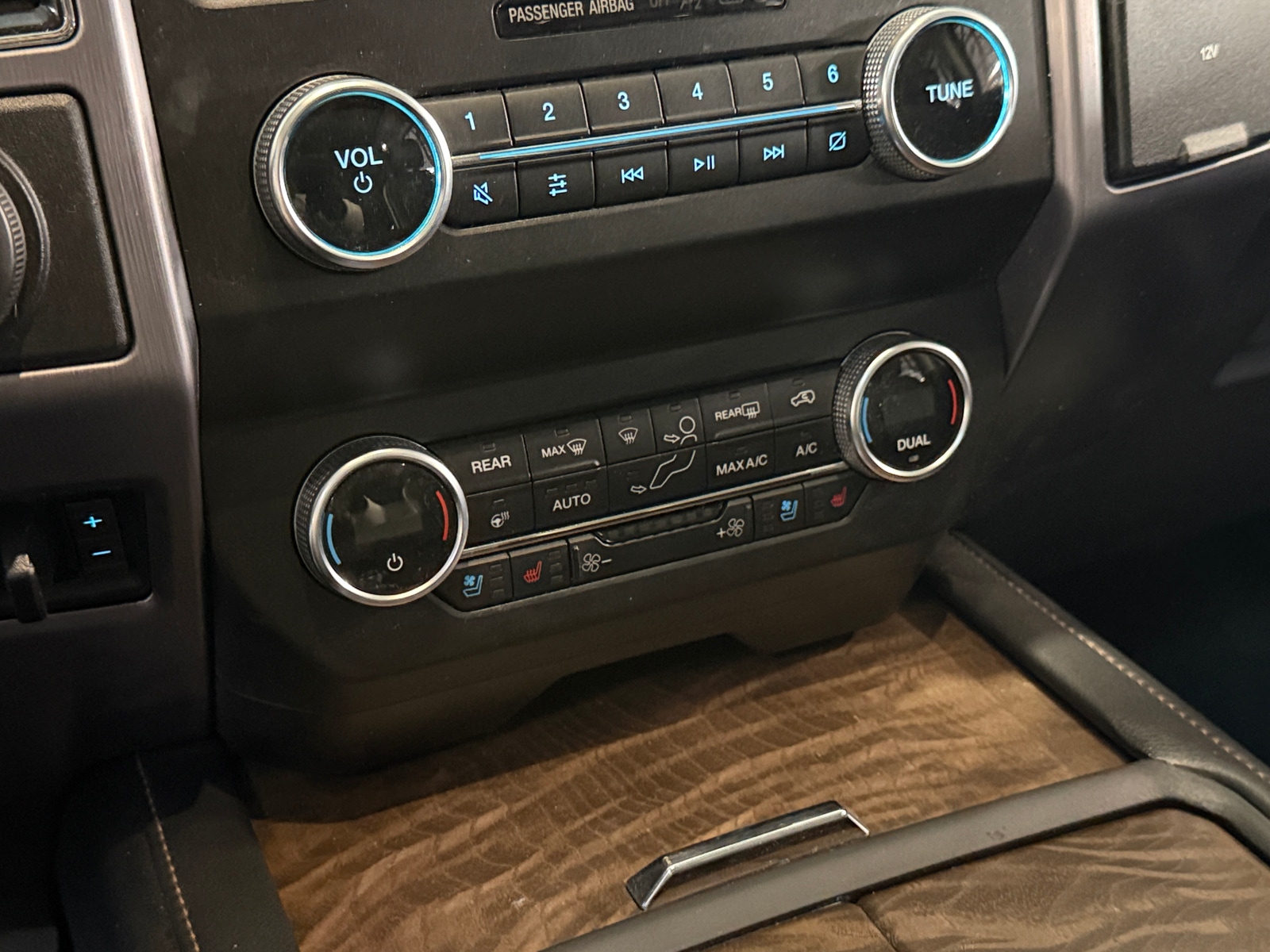 Thumbnail: 2019 Ford Expedition - 3