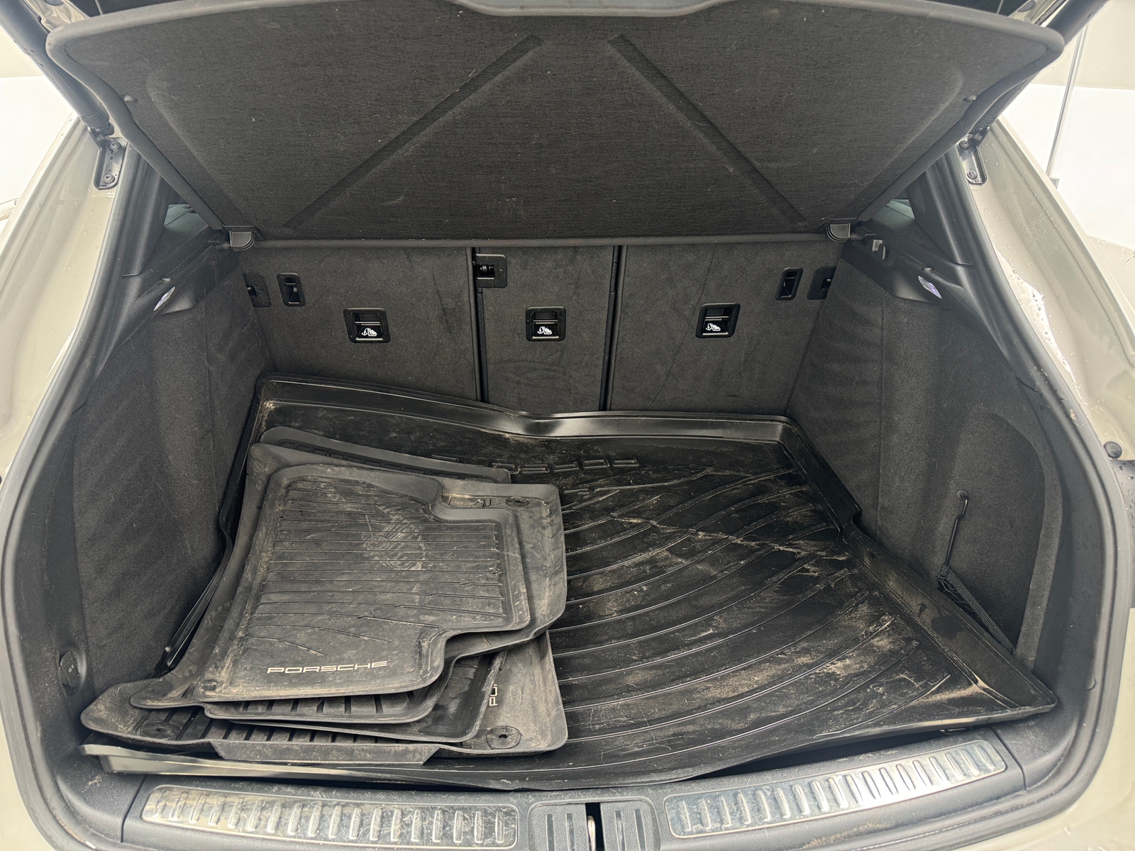 Thumbnail: 2024 Porsche Macan - 6