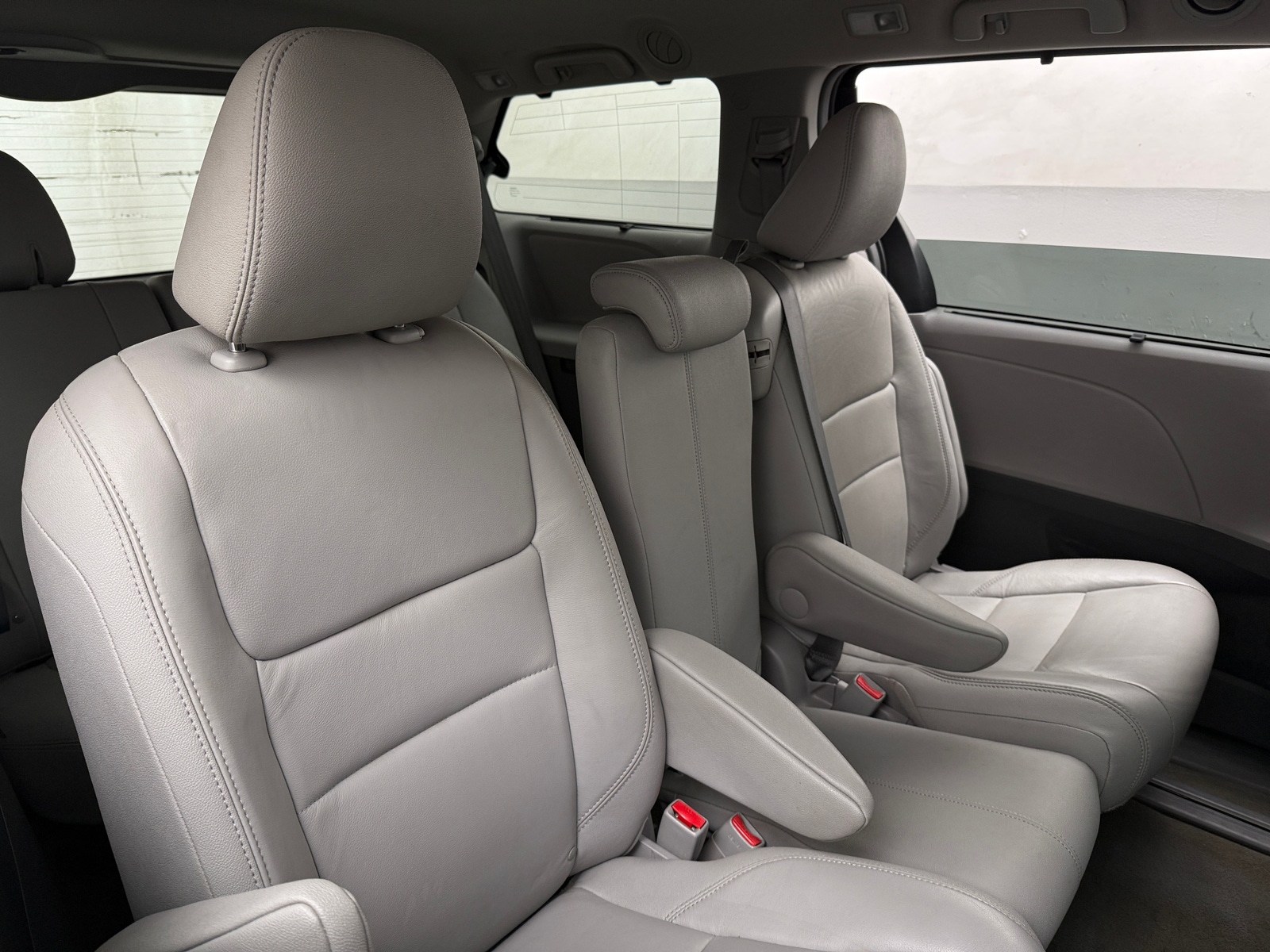 Thumbnail: 2017 Toyota Sienna - 5