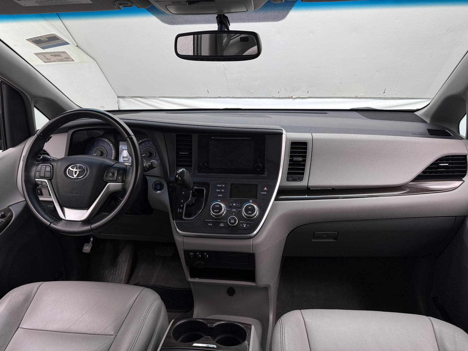 Thumbnail: 2017 Toyota Sienna - 2