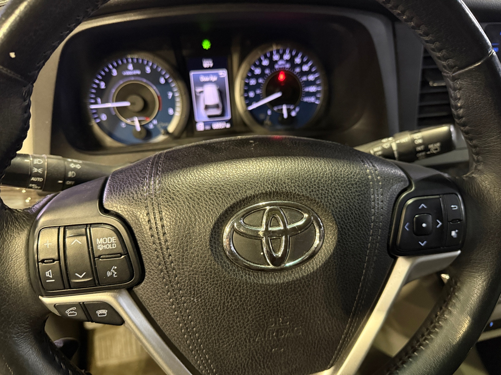 Thumbnail: 2017 Toyota Sienna - 4