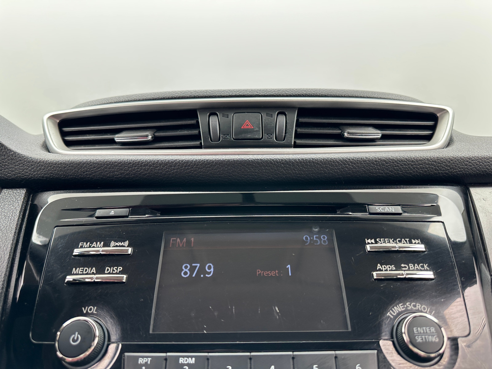 Thumbnail: 2016 Nissan Rogue - 4