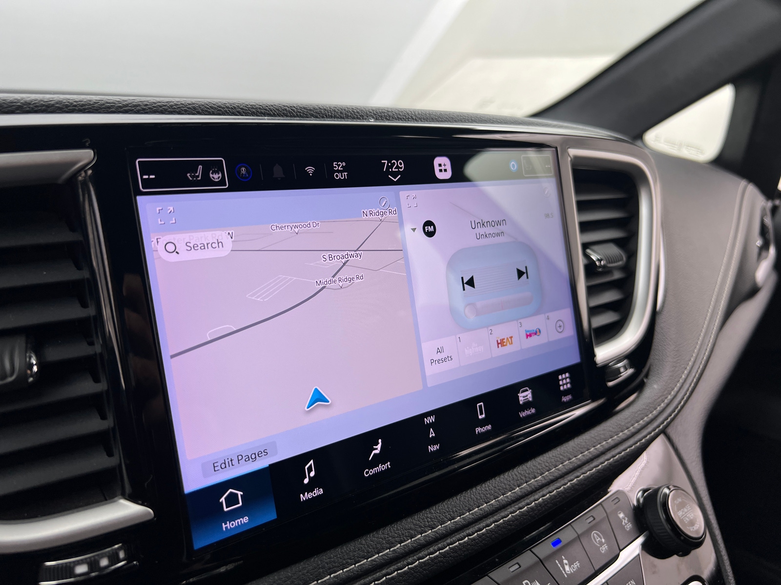 Thumbnail: 2021 Chrysler Pacifica - 3