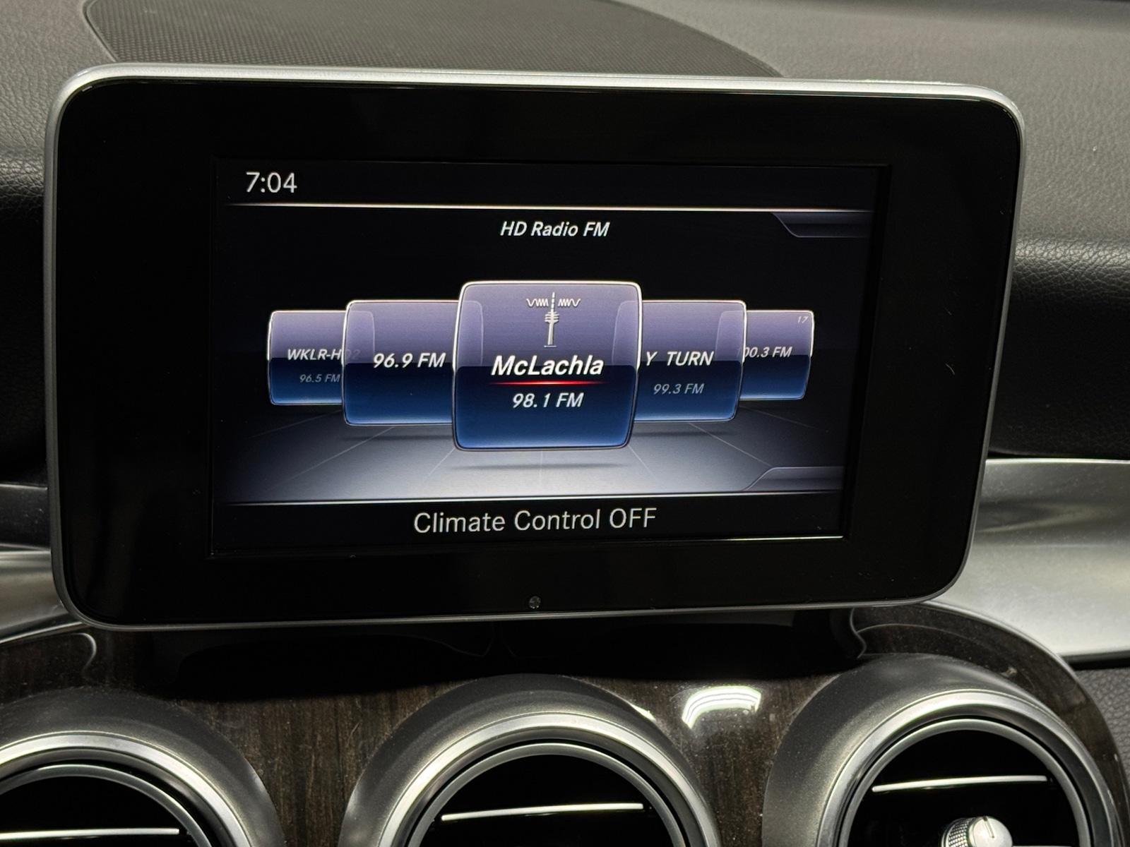 Thumbnail: 2017 Mercedes-Benz C-Class - 3