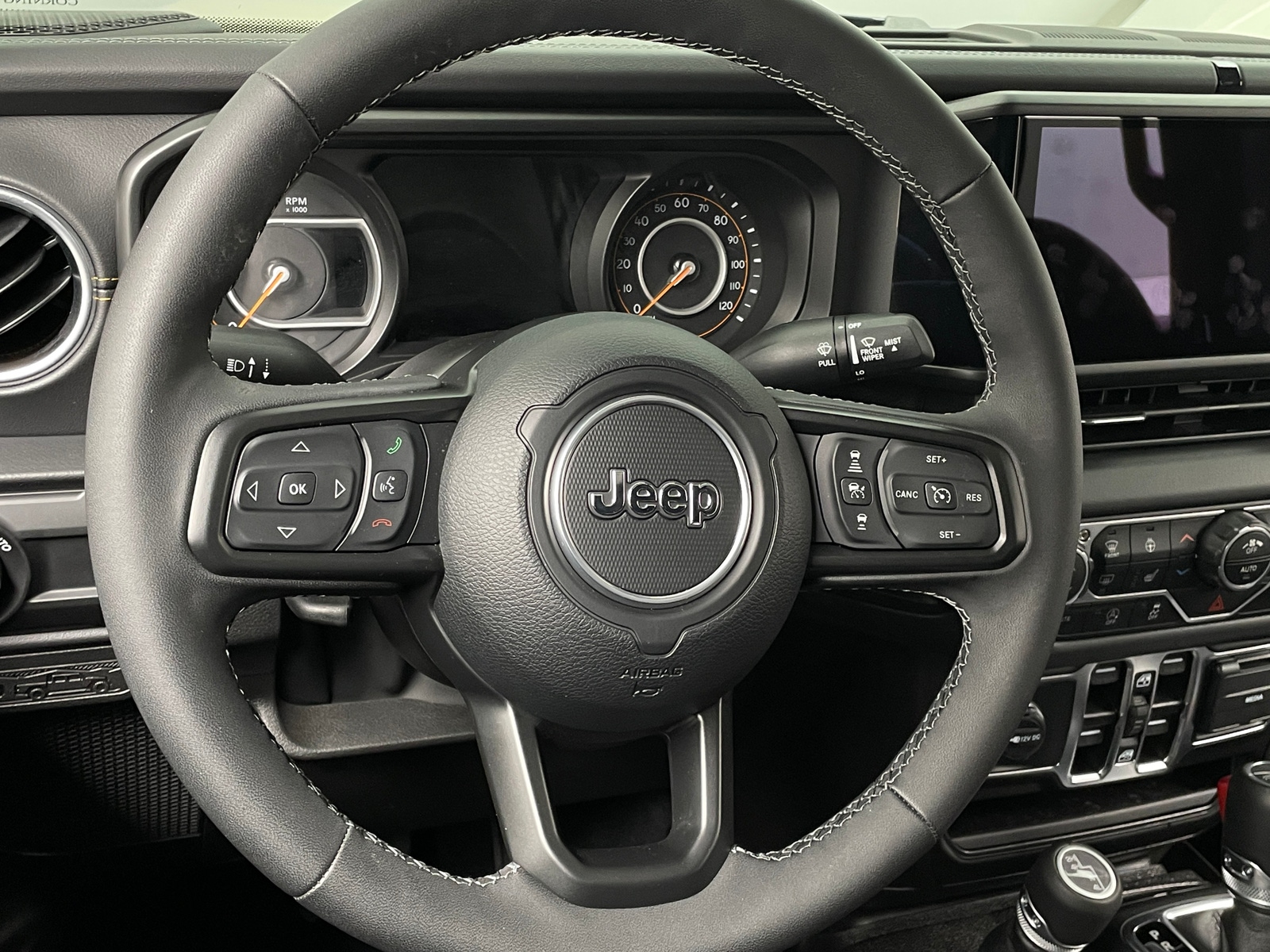 Thumbnail: 2025 Jeep Gladiator - 4