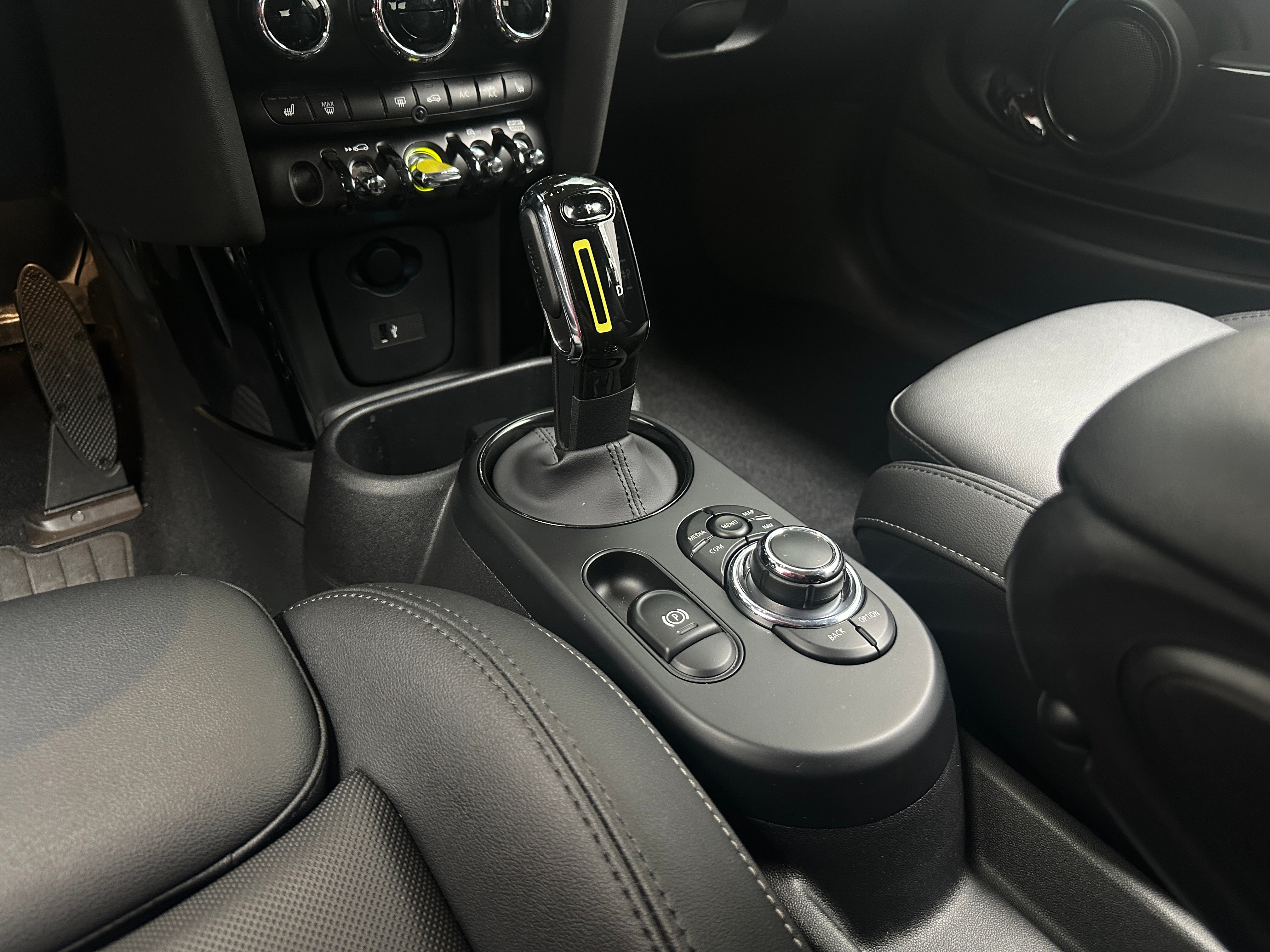 Used 2023 MINI Hardtop 2 Door SE with VIN WMW13DJ0XP2S76926 for sale in Oak Creek, WI