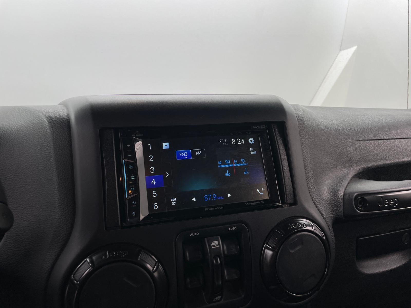 Thumbnail: 2017 Jeep Wrangler - 3