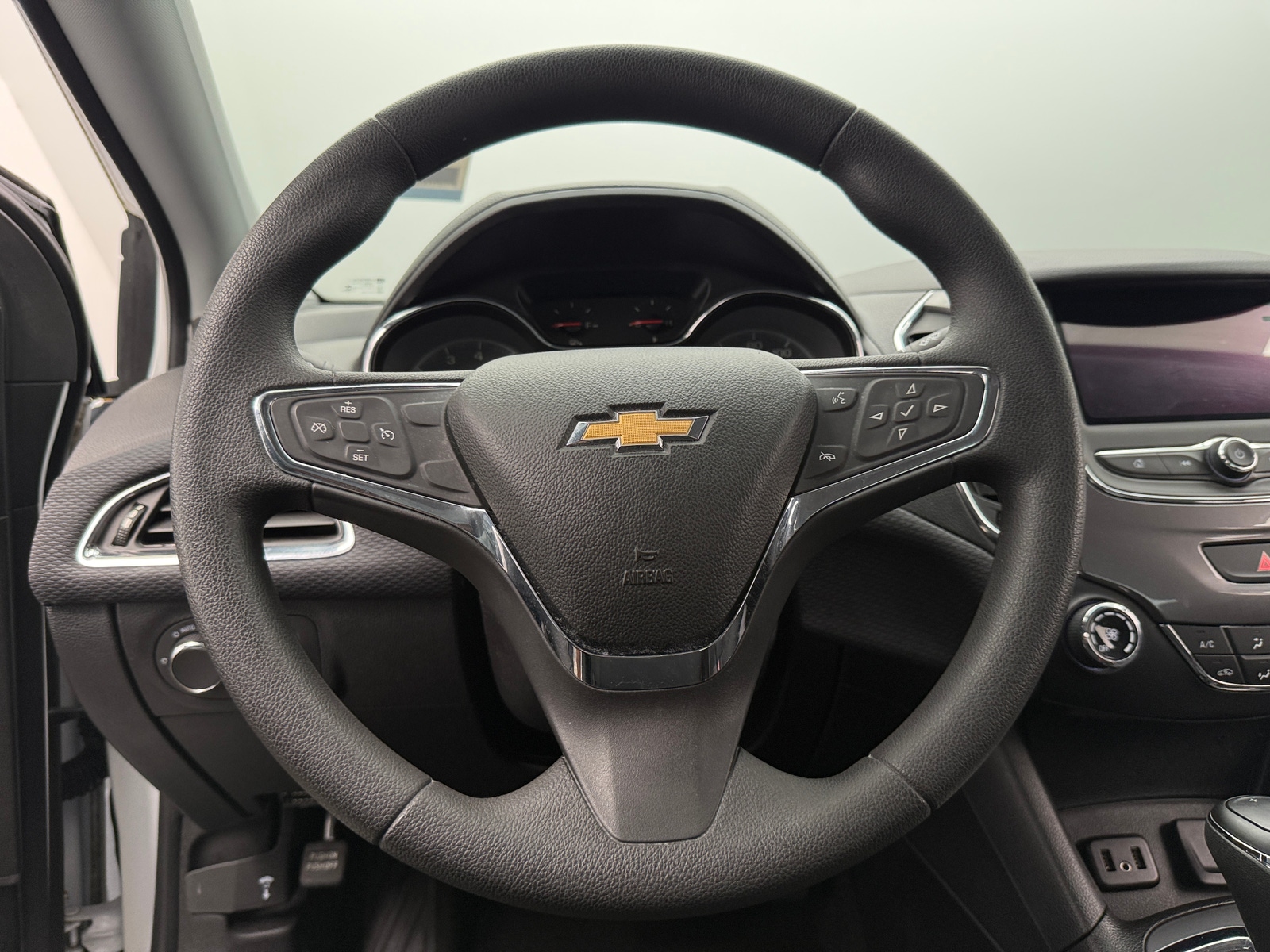 Thumbnail: 2019 Chevrolet Cruze - 5
